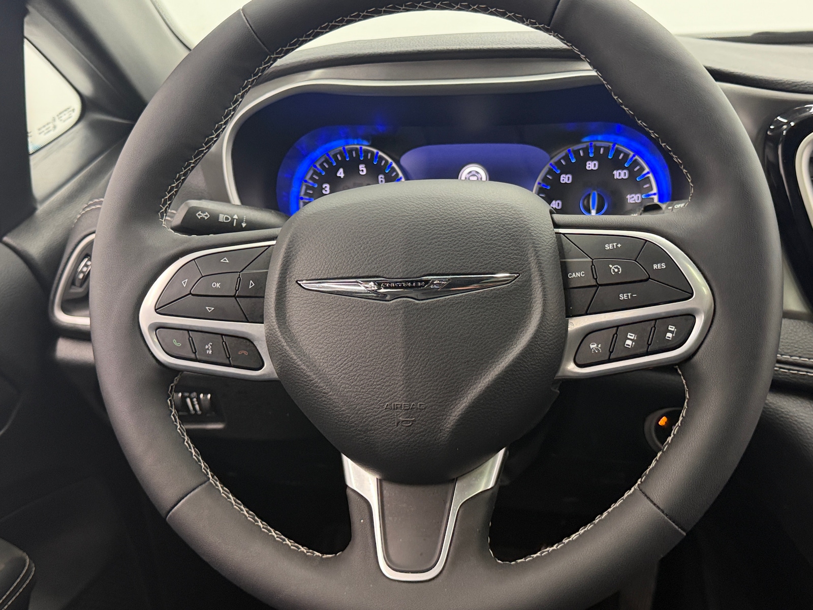 Thumbnail: 2025 Chrysler Pacifica - 4