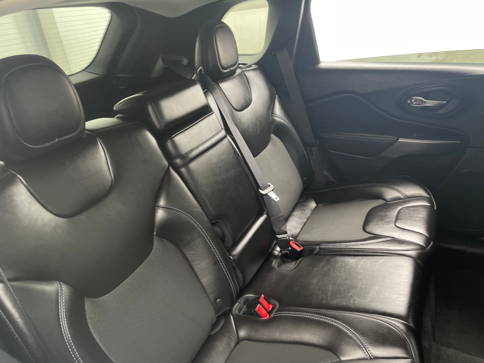 Thumbnail: 2019 Jeep Cherokee - 6