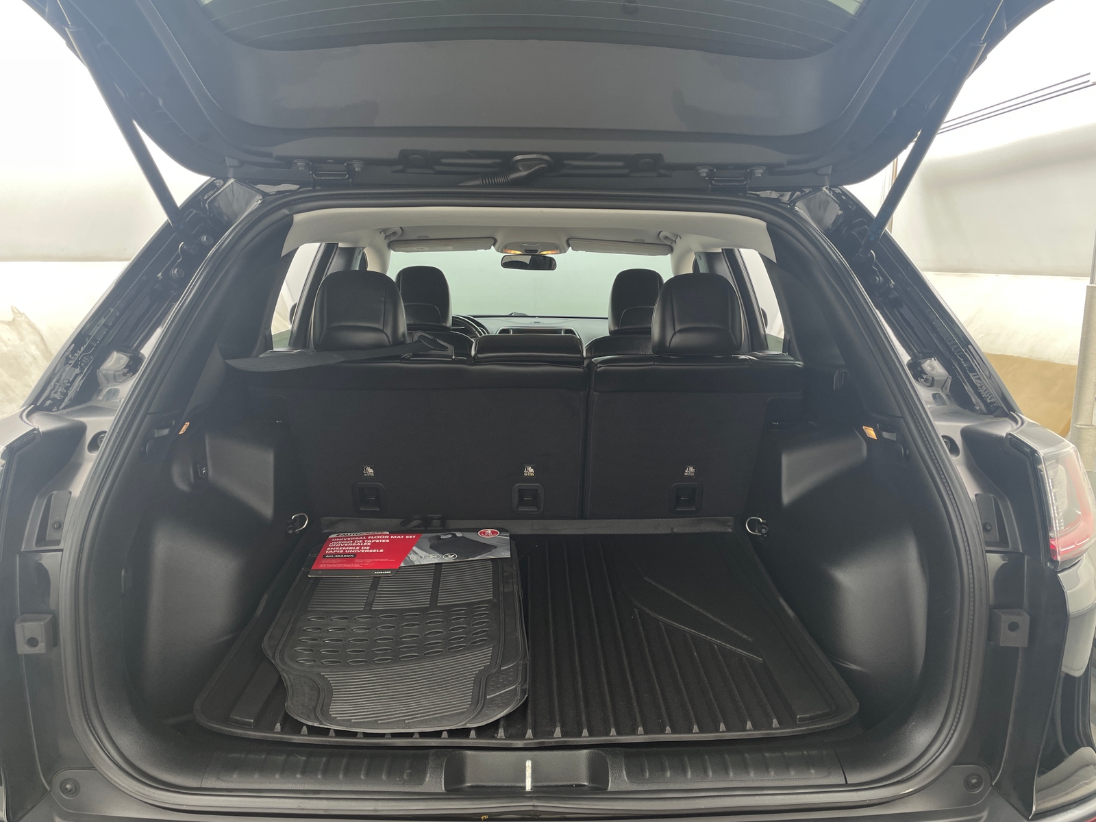 Thumbnail: 2019 Jeep Cherokee - 7