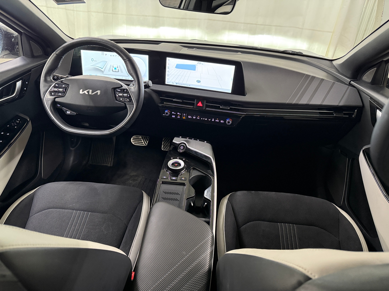 Thumbnail: 2023 Kia EV6 - 2