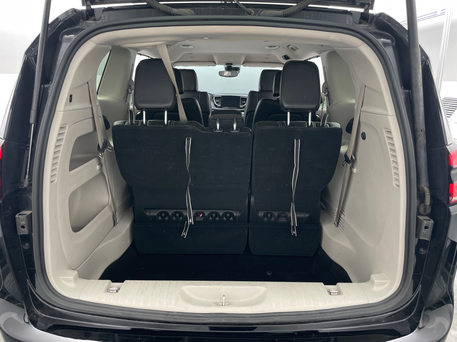 Thumbnail: 2024 Chrysler Pacifica - 6
