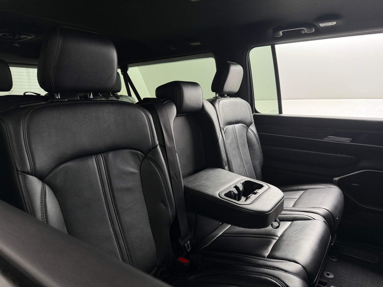 Thumbnail: 2024 Jeep Wagoneer - 5