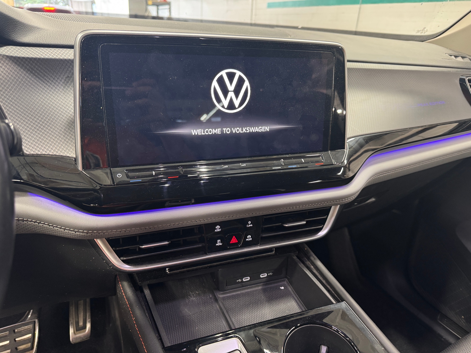 Thumbnail: 2024 Volkswagen Atlas - 3