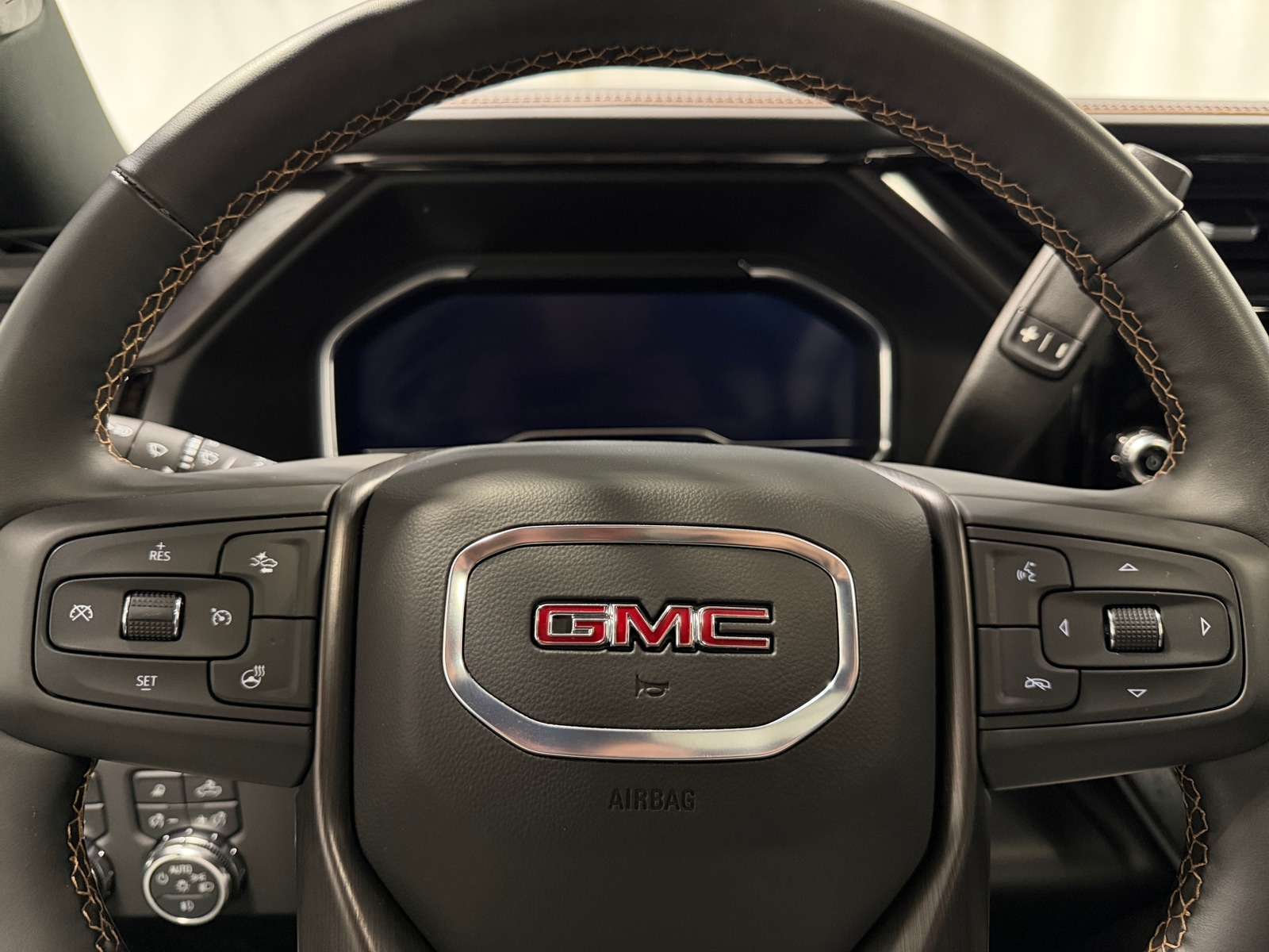 Thumbnail: 2024 GMC Sierra 2500 - 4