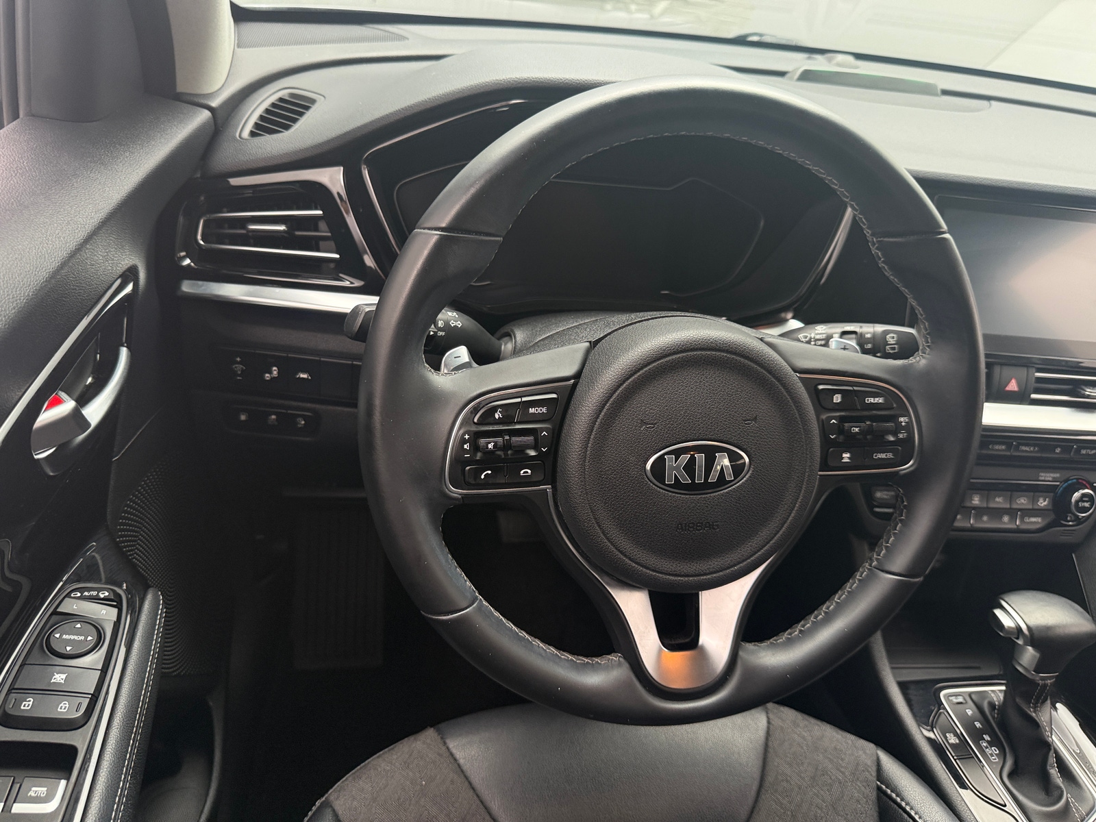 Thumbnail: 2020 Kia Niro - 5