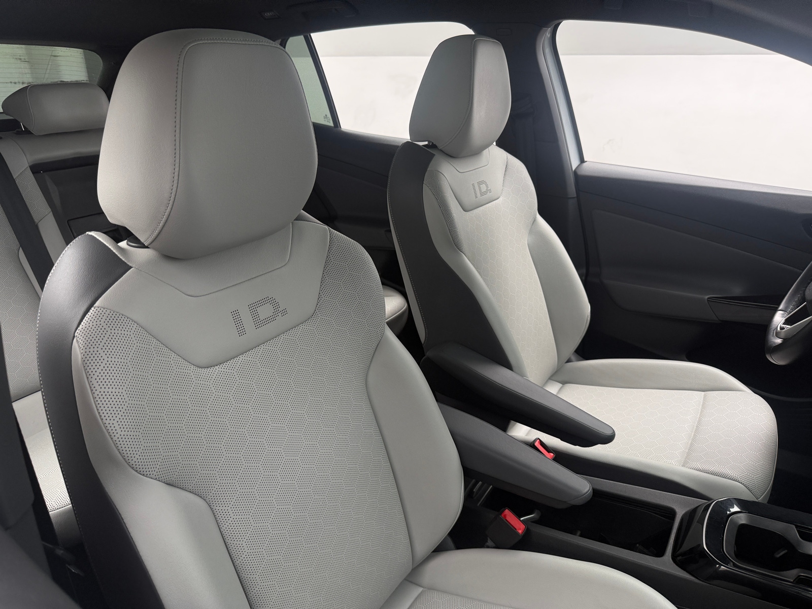 Thumbnail: 2021 Volkswagen ID.4 - 2