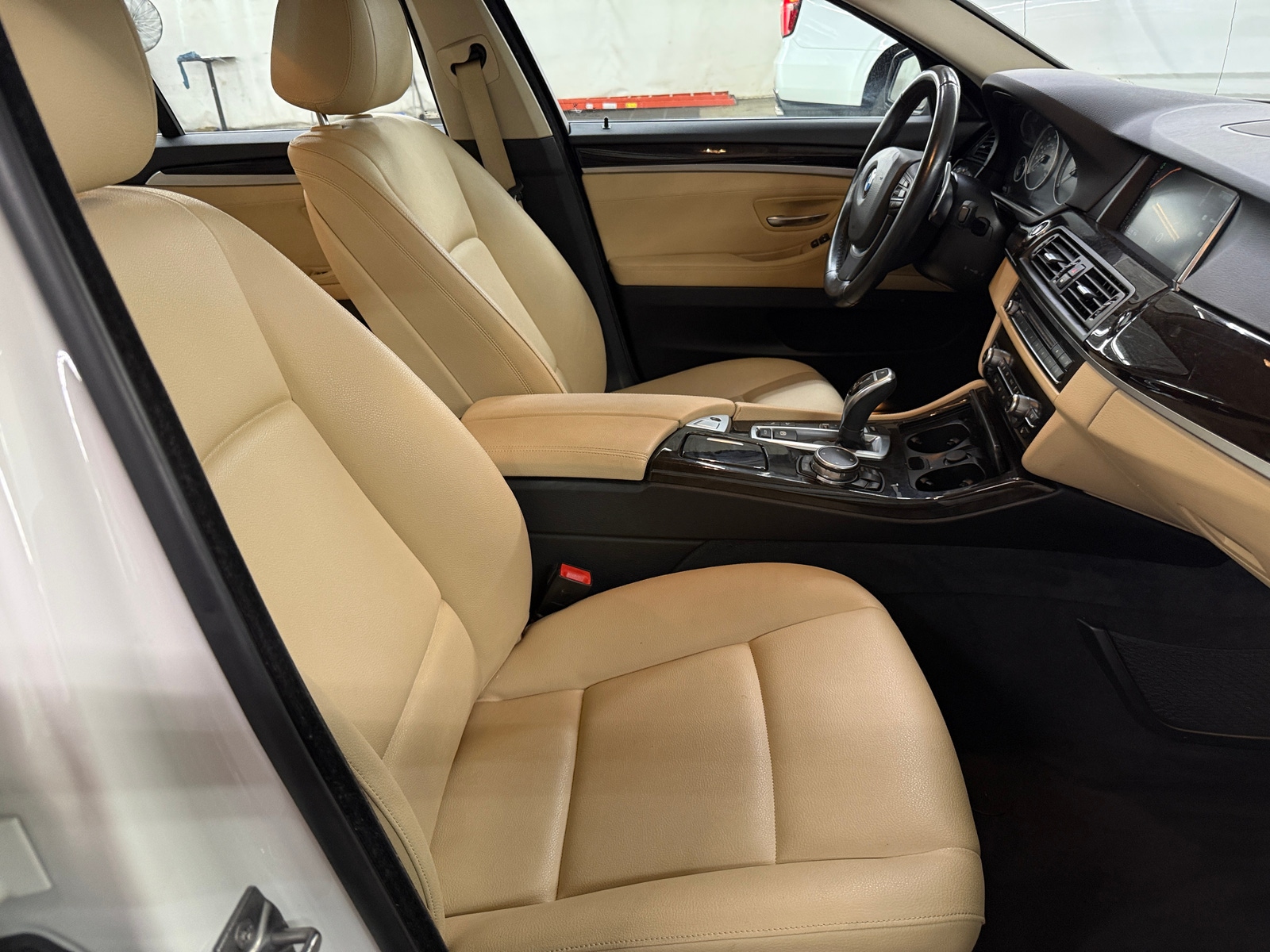 Thumbnail: 2016 BMW 5 Series - 2