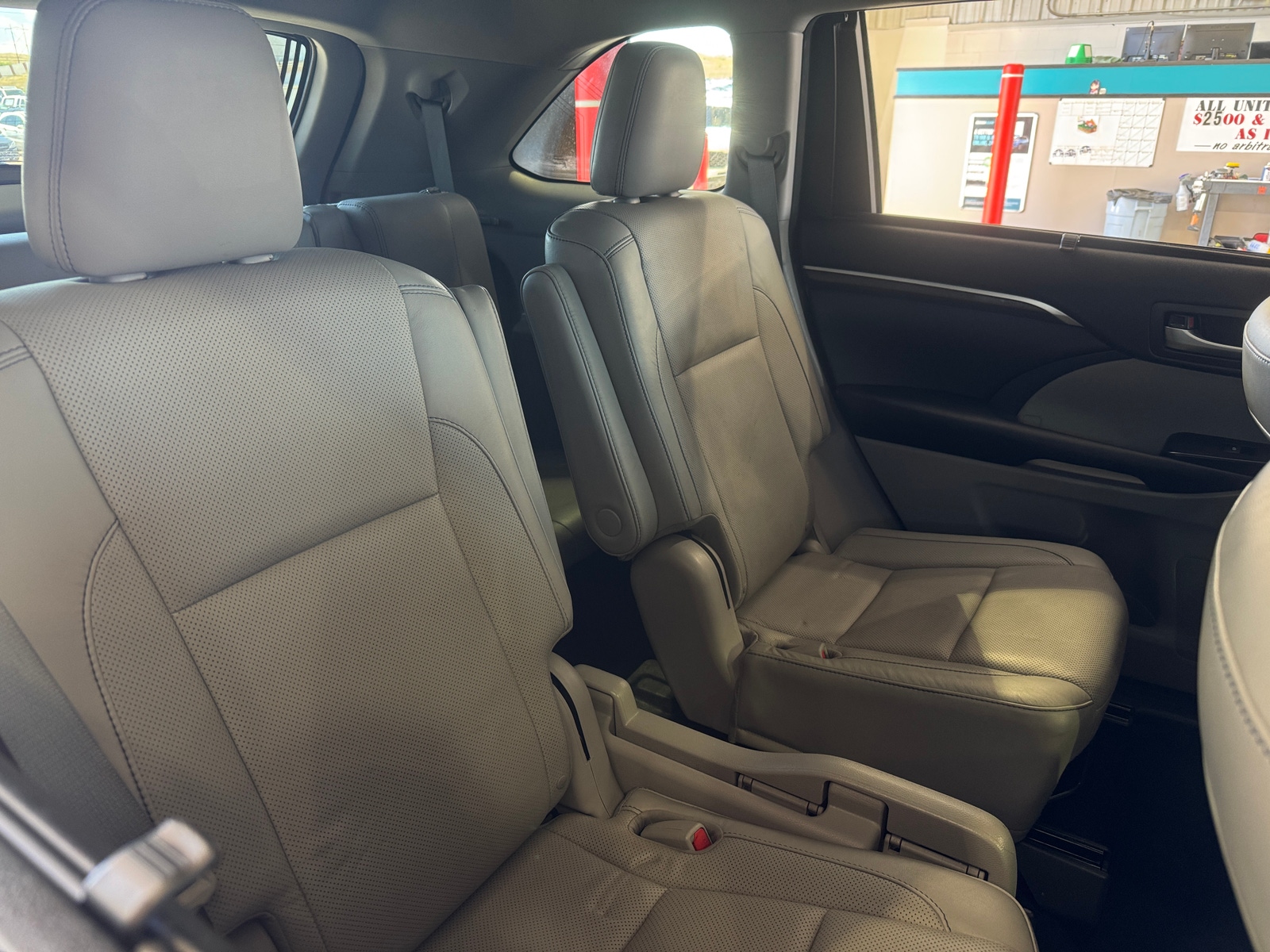 Thumbnail: 2016 Toyota Highlander - 5