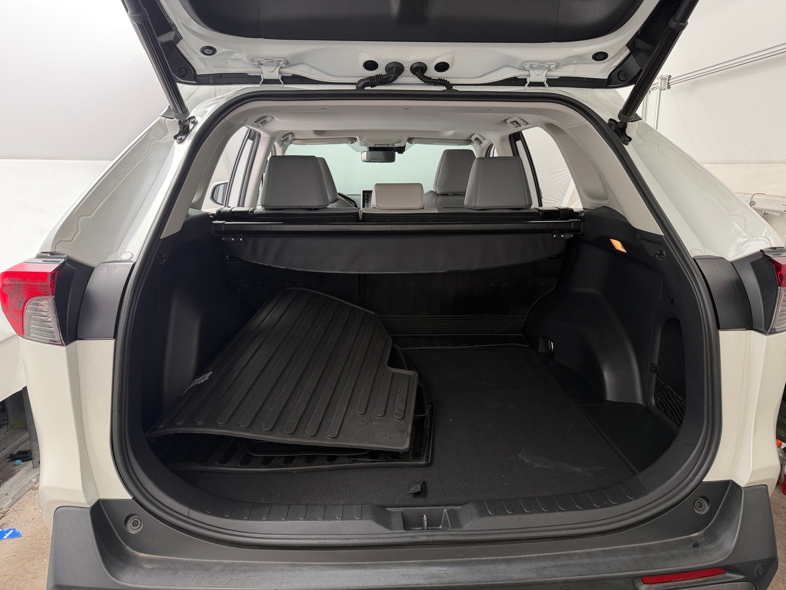 Thumbnail: 2019 Toyota RAV4 - 6