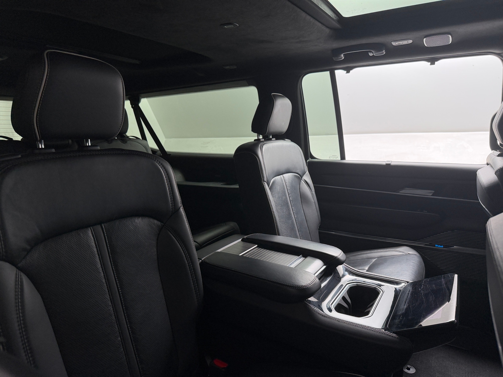 Thumbnail: 2024 Jeep Grand Wagoneer L - 5