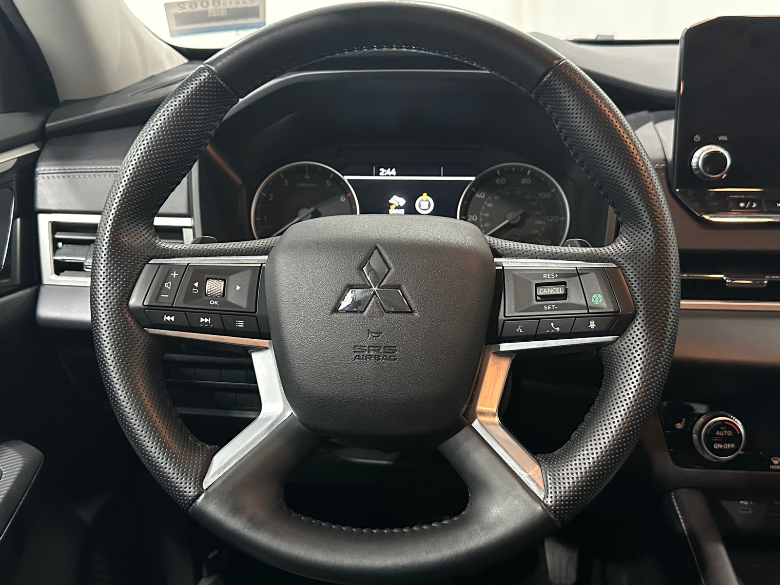 Thumbnail: 2024 Mitsubishi Outlander - 4