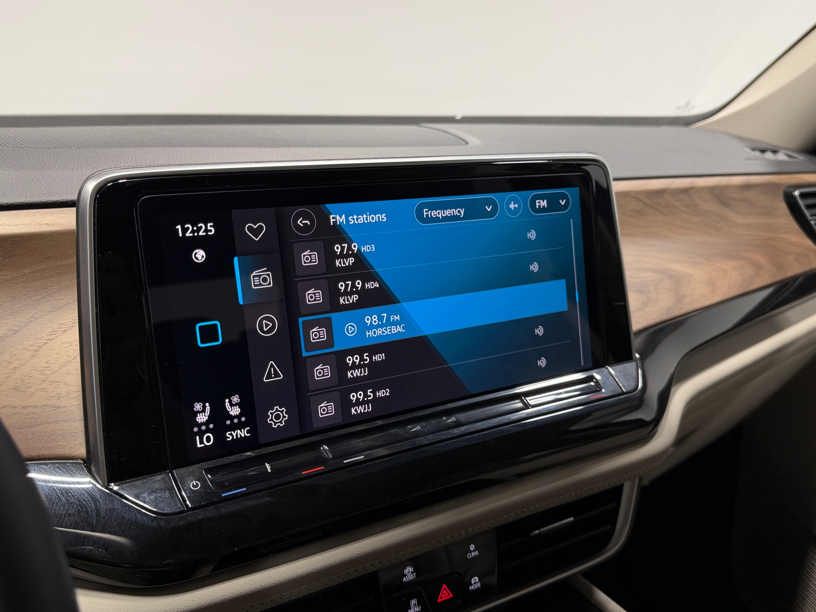 Thumbnail: 2026 Volkswagen Atlas - 3