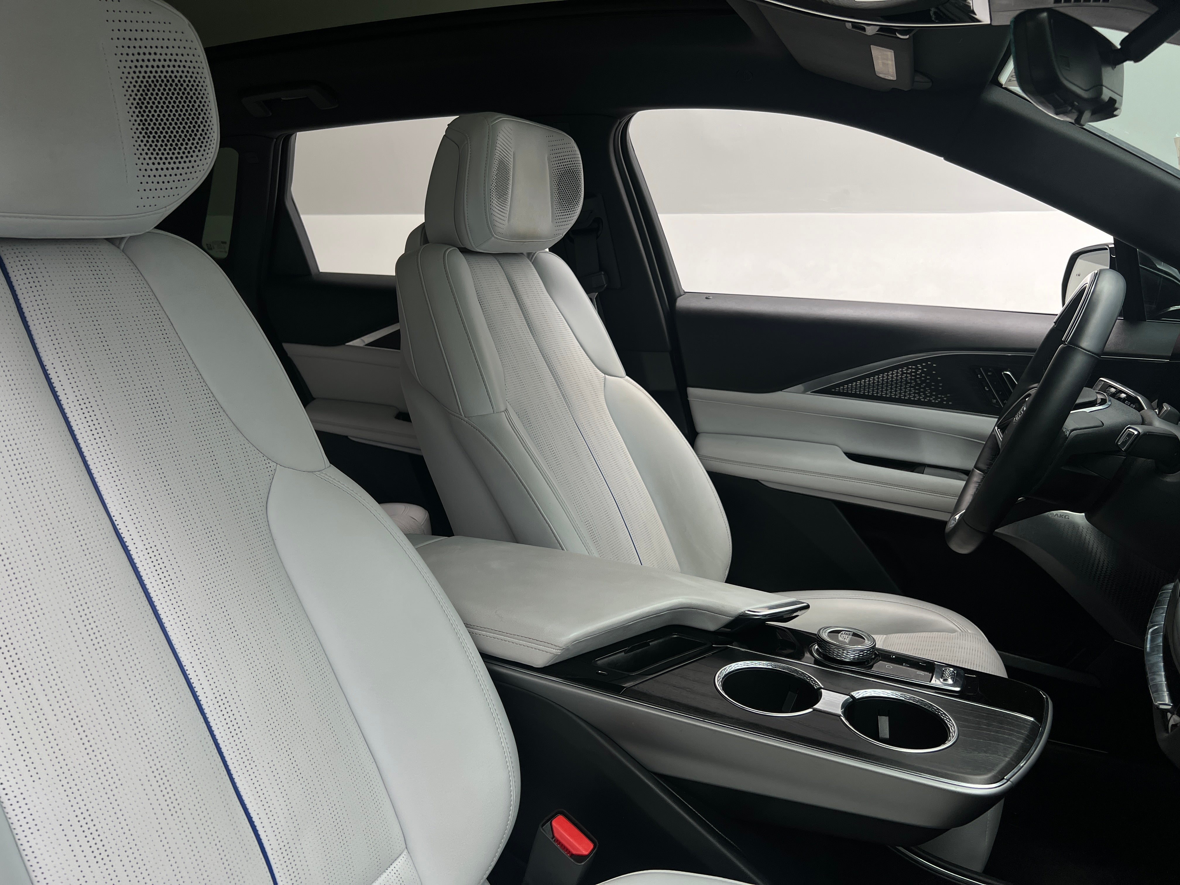 Used 2023 Cadillac LYRIQ Luxury with VIN 1GYKPMRK8PZ000148 for sale in Auburn, WA