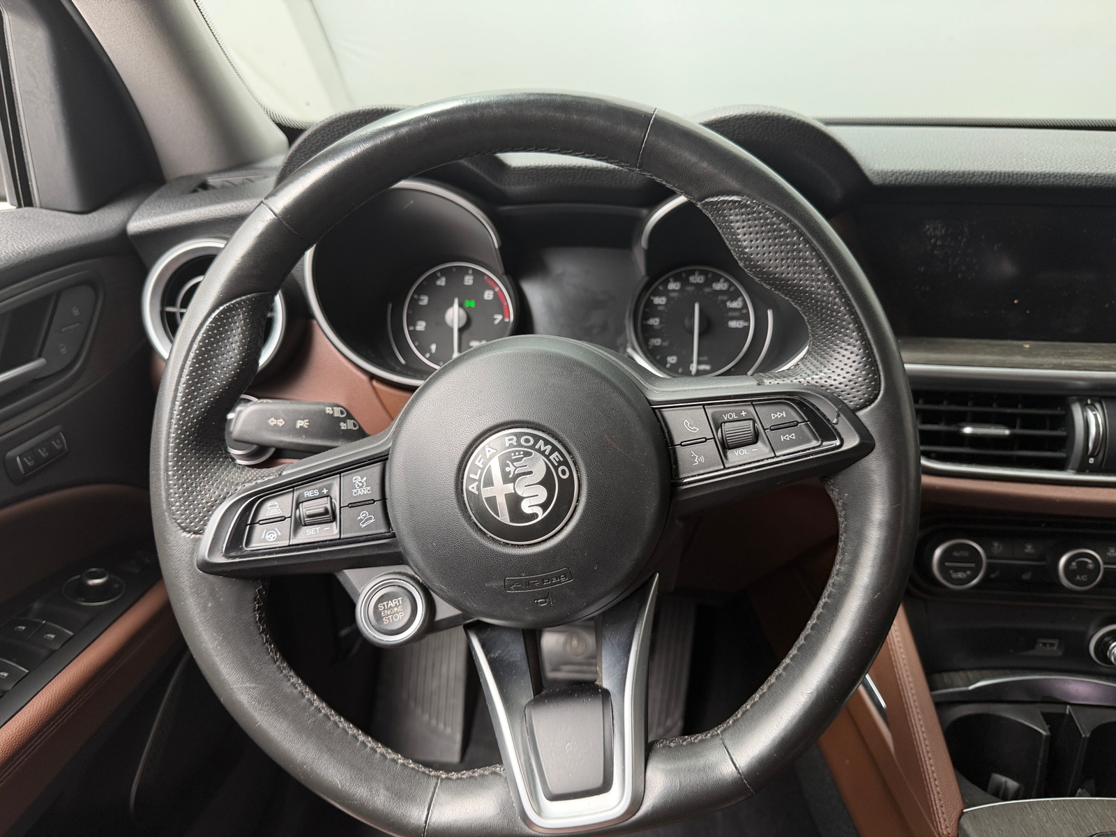 Thumbnail: 2021 Alfa Romeo Stelvio - 4