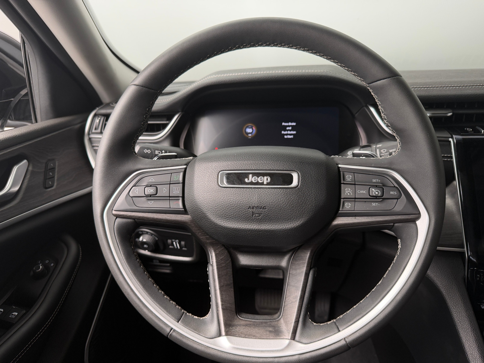 Thumbnail: 2023 Jeep Grand Cherokee - 4