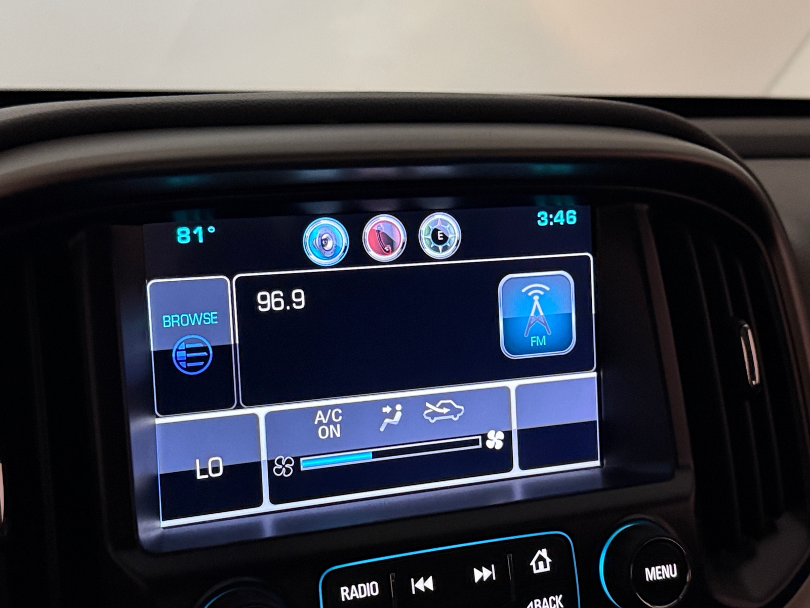 Thumbnail: 2015 Chevrolet Colorado - 3