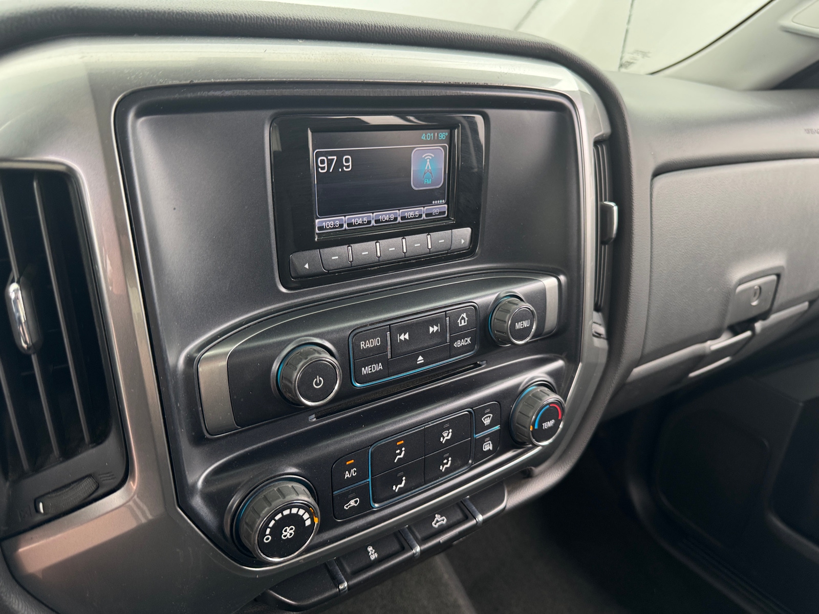 Thumbnail: 2015 Chevrolet Silverado 2500 - 4