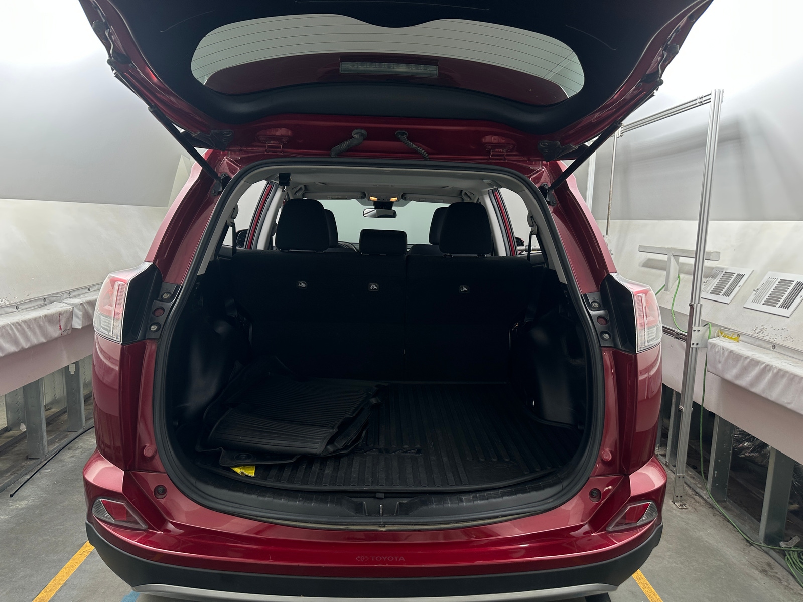 Thumbnail: 2018 Toyota RAV4 - 7