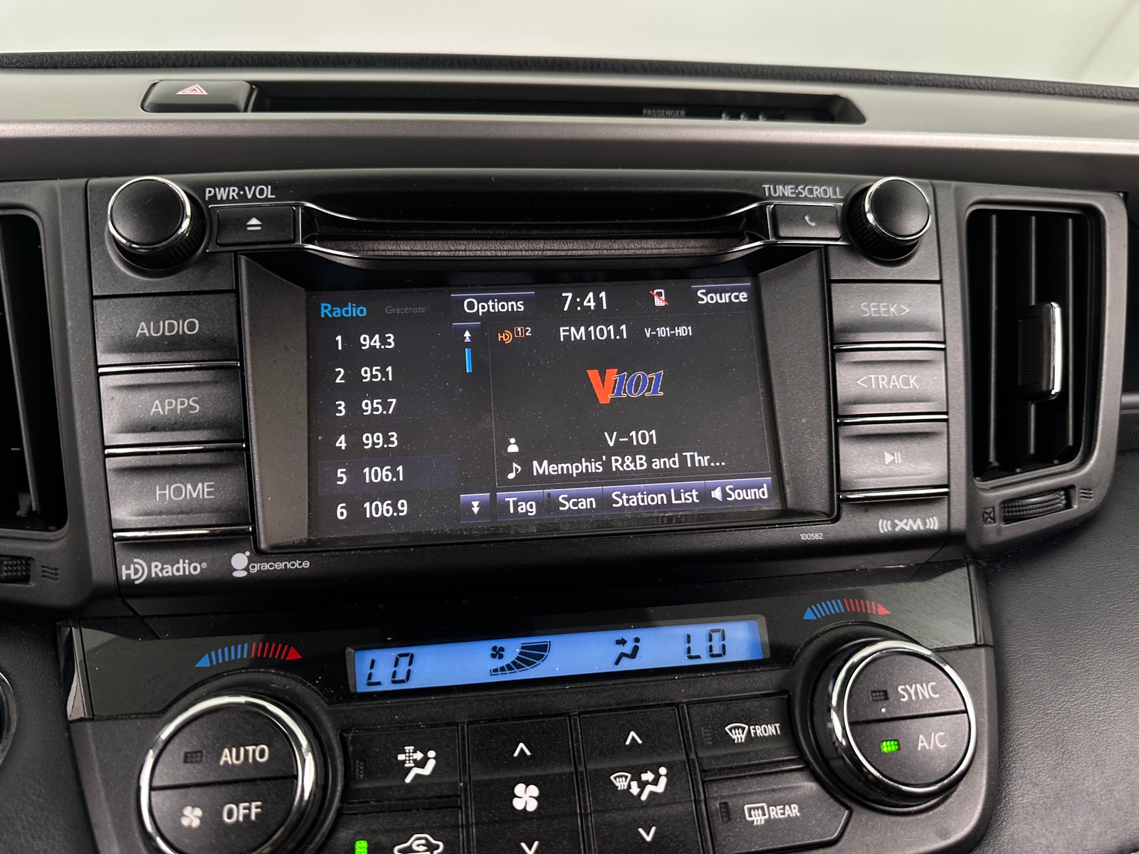 Thumbnail: 2018 Toyota RAV4 - 4