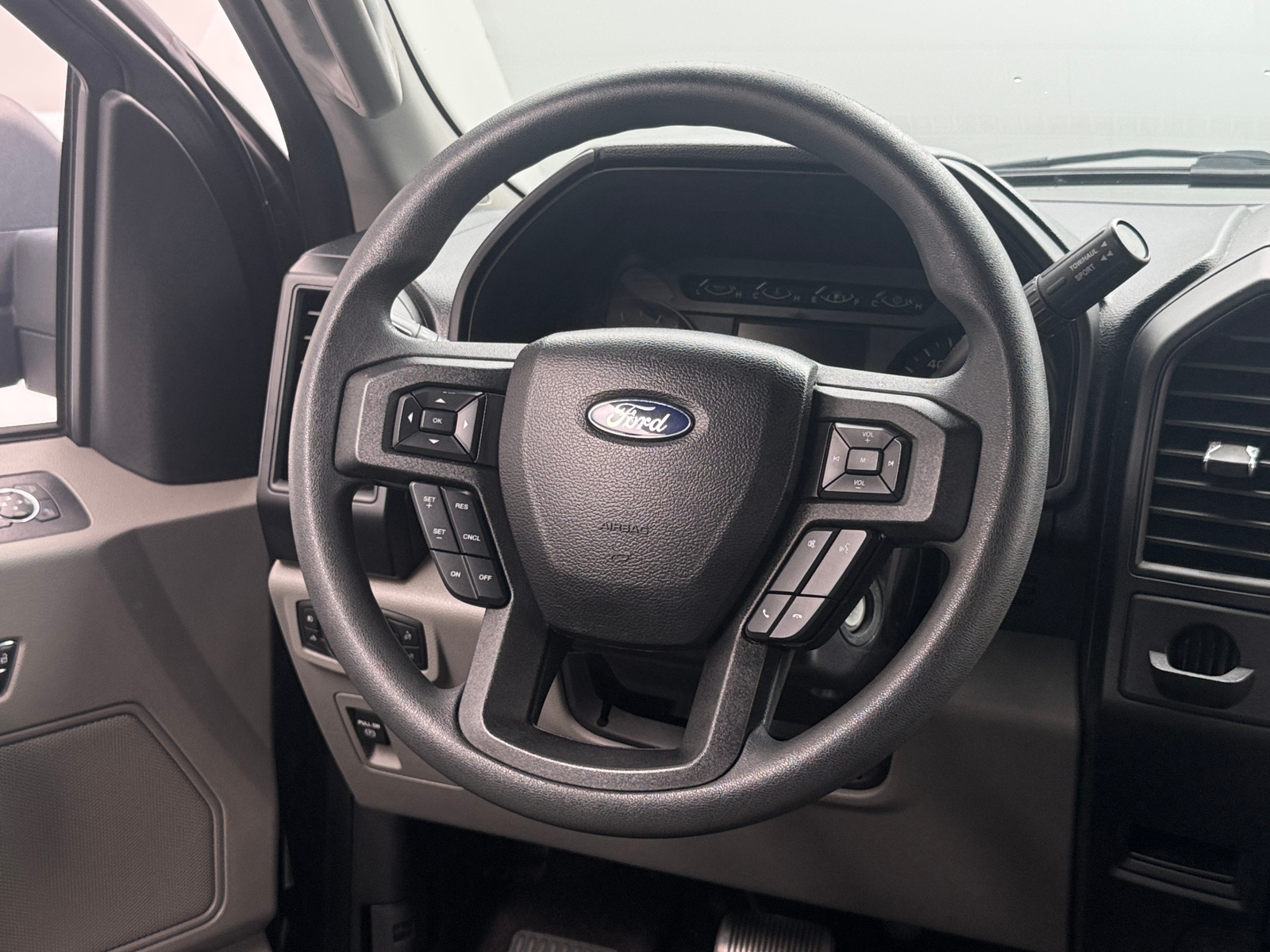 Thumbnail: 2017 Ford Econoline - 5