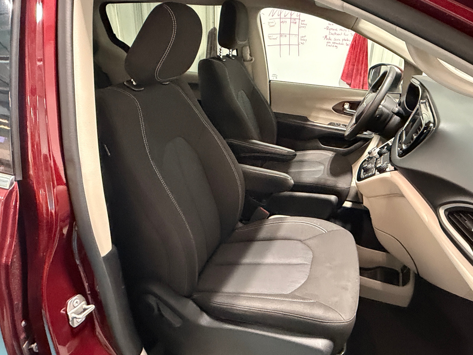 Thumbnail: 2022 Chrysler Voyager - 2