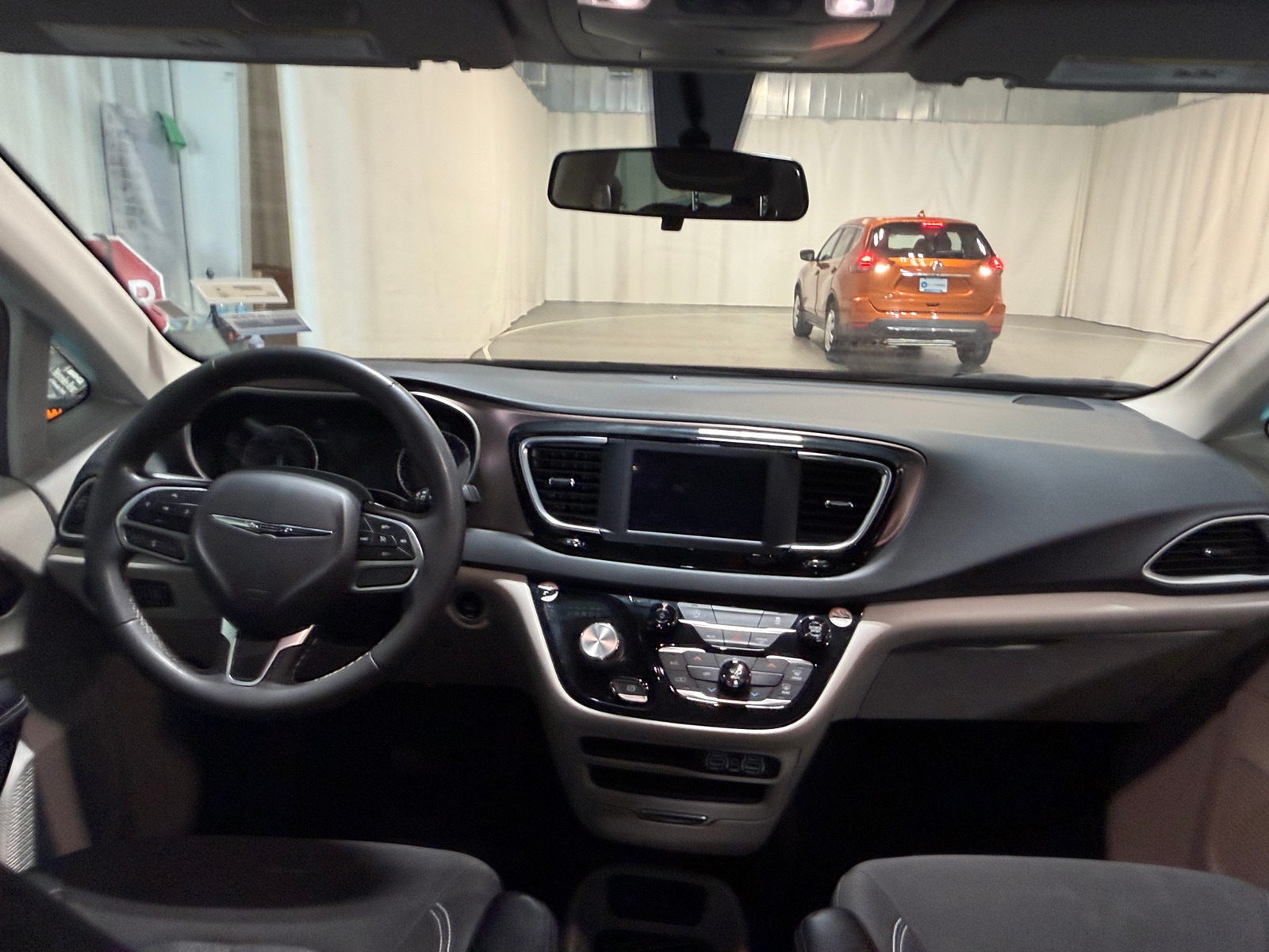 Thumbnail: 2022 Chrysler Voyager - 3