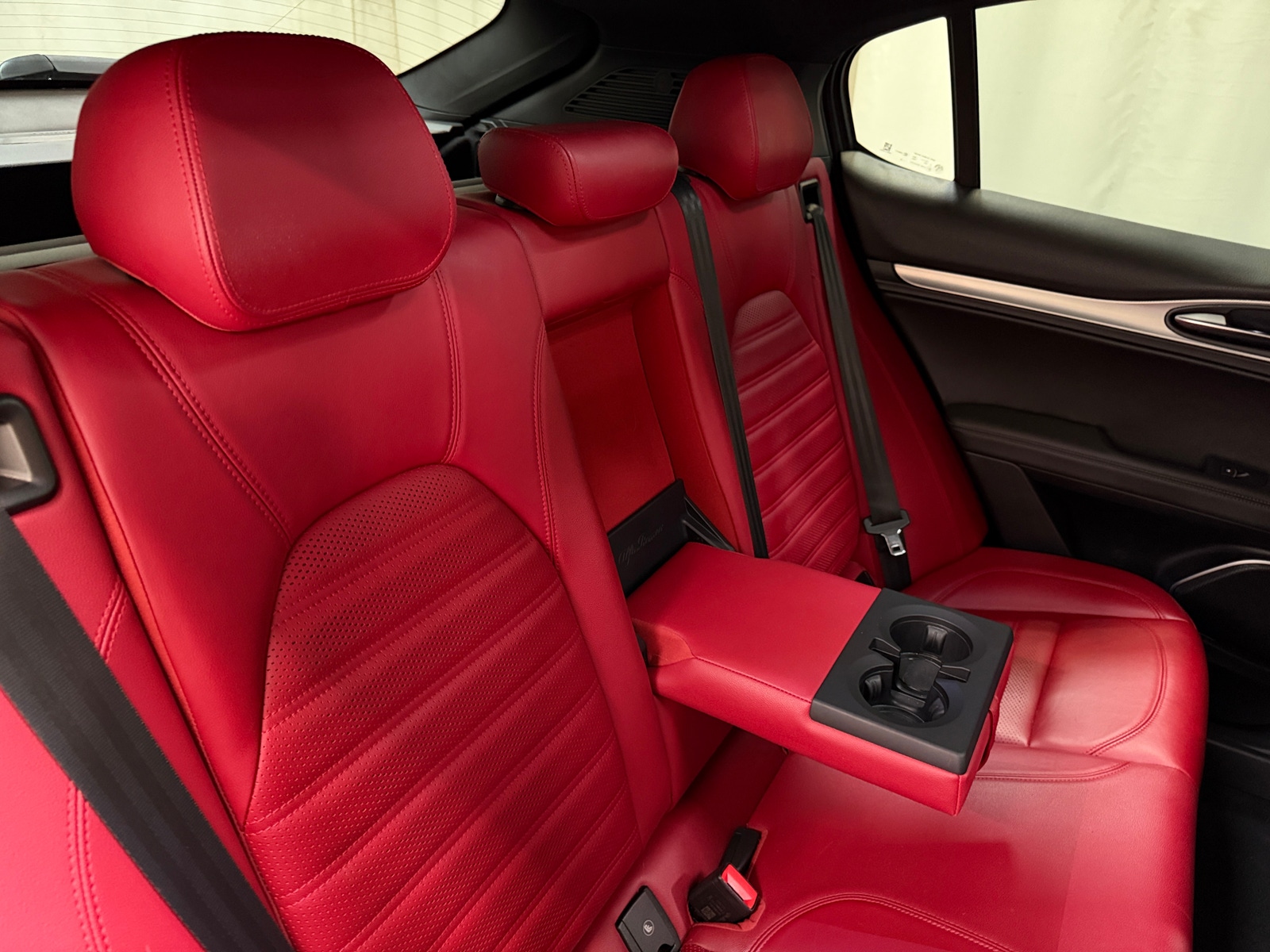 Thumbnail: 2023 Alfa Romeo Stelvio - 5