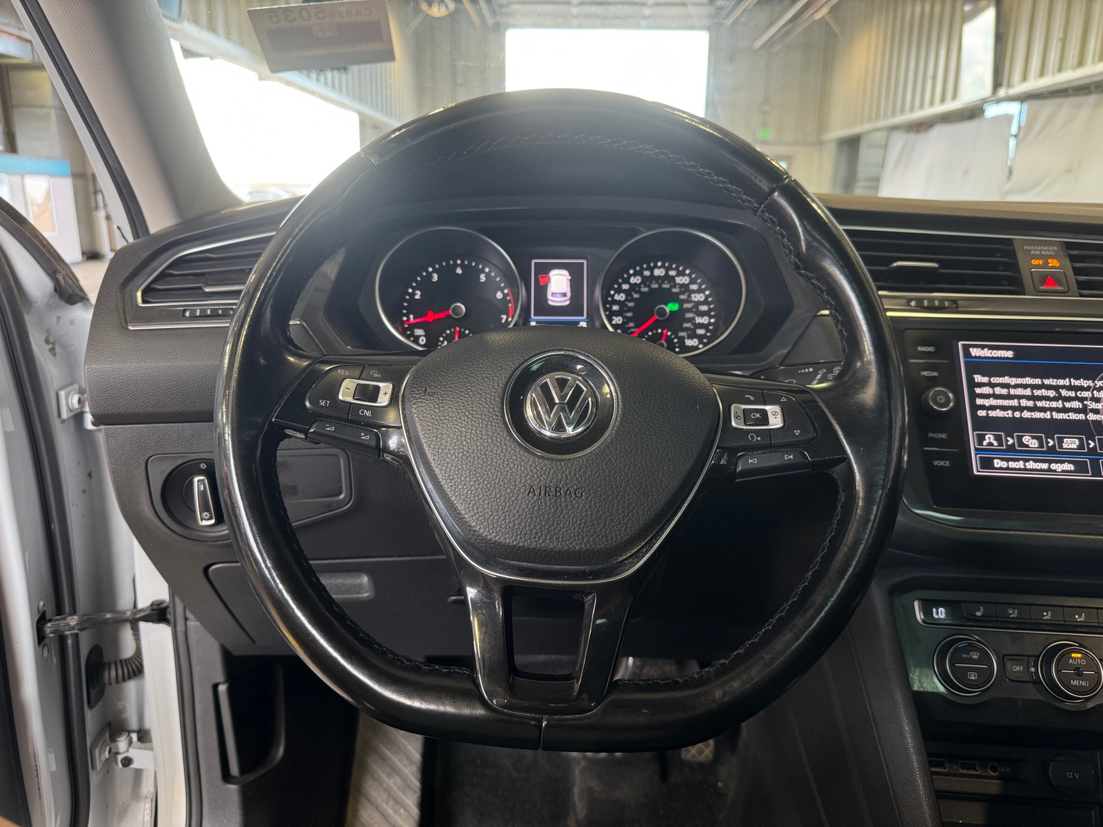 Thumbnail: 2018 Volkswagen Tiguan - 4