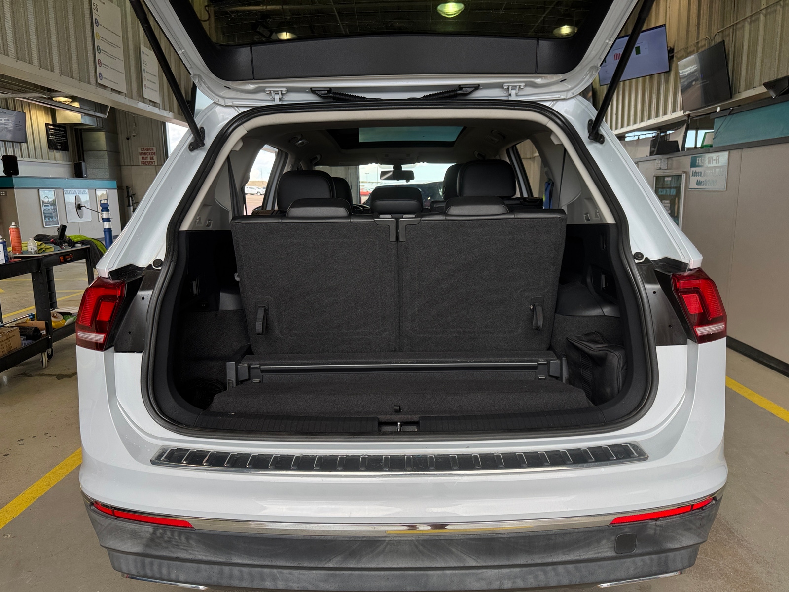 Thumbnail: 2018 Volkswagen Tiguan - 6