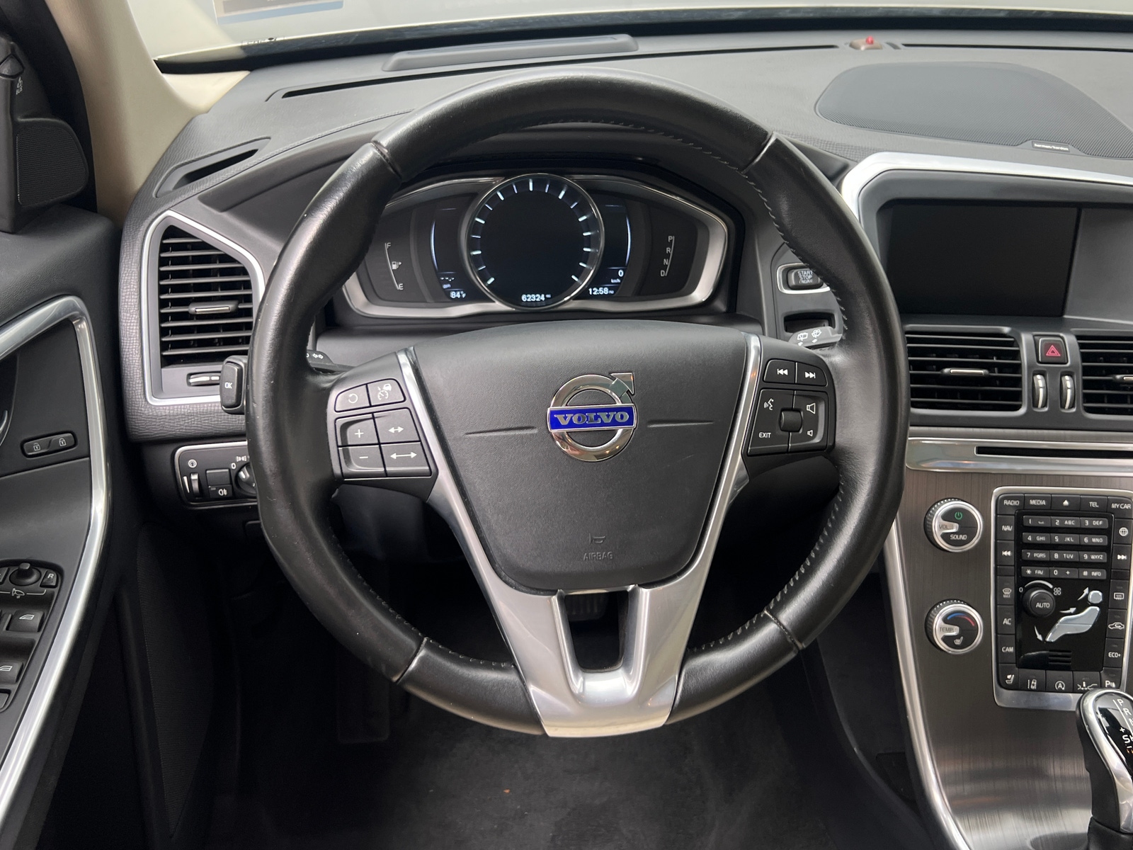 Thumbnail: 2016 Volvo XC60 - 4