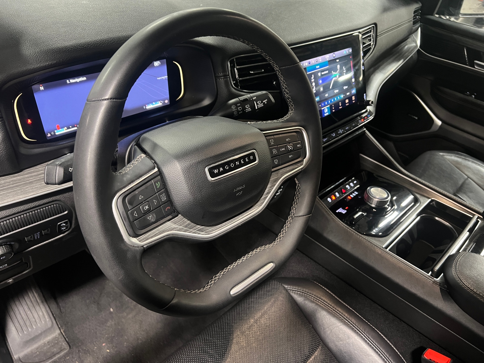 Thumbnail: 2024 Jeep Wagoneer - 4