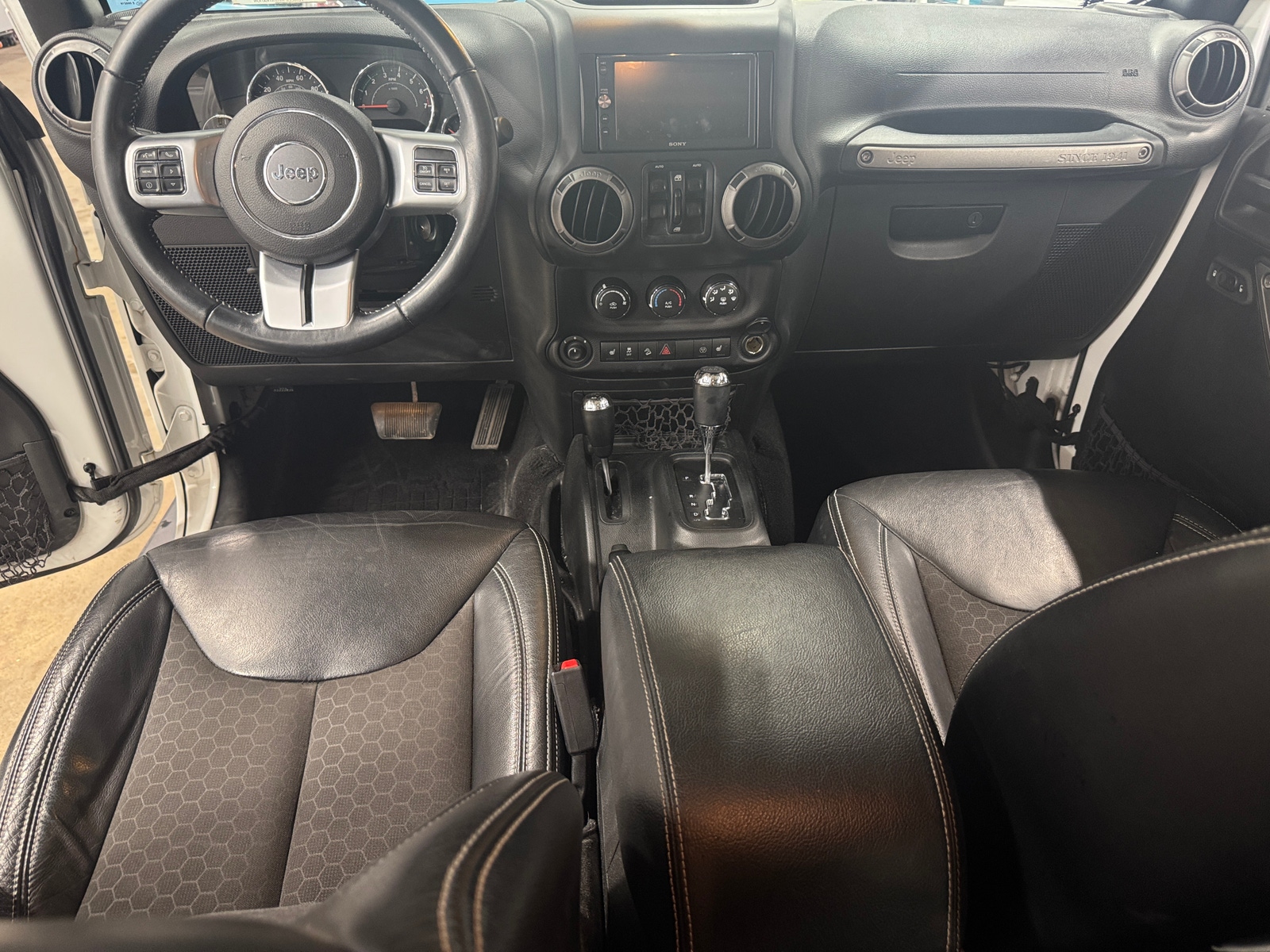 Thumbnail: 2017 Jeep Wrangler - 3