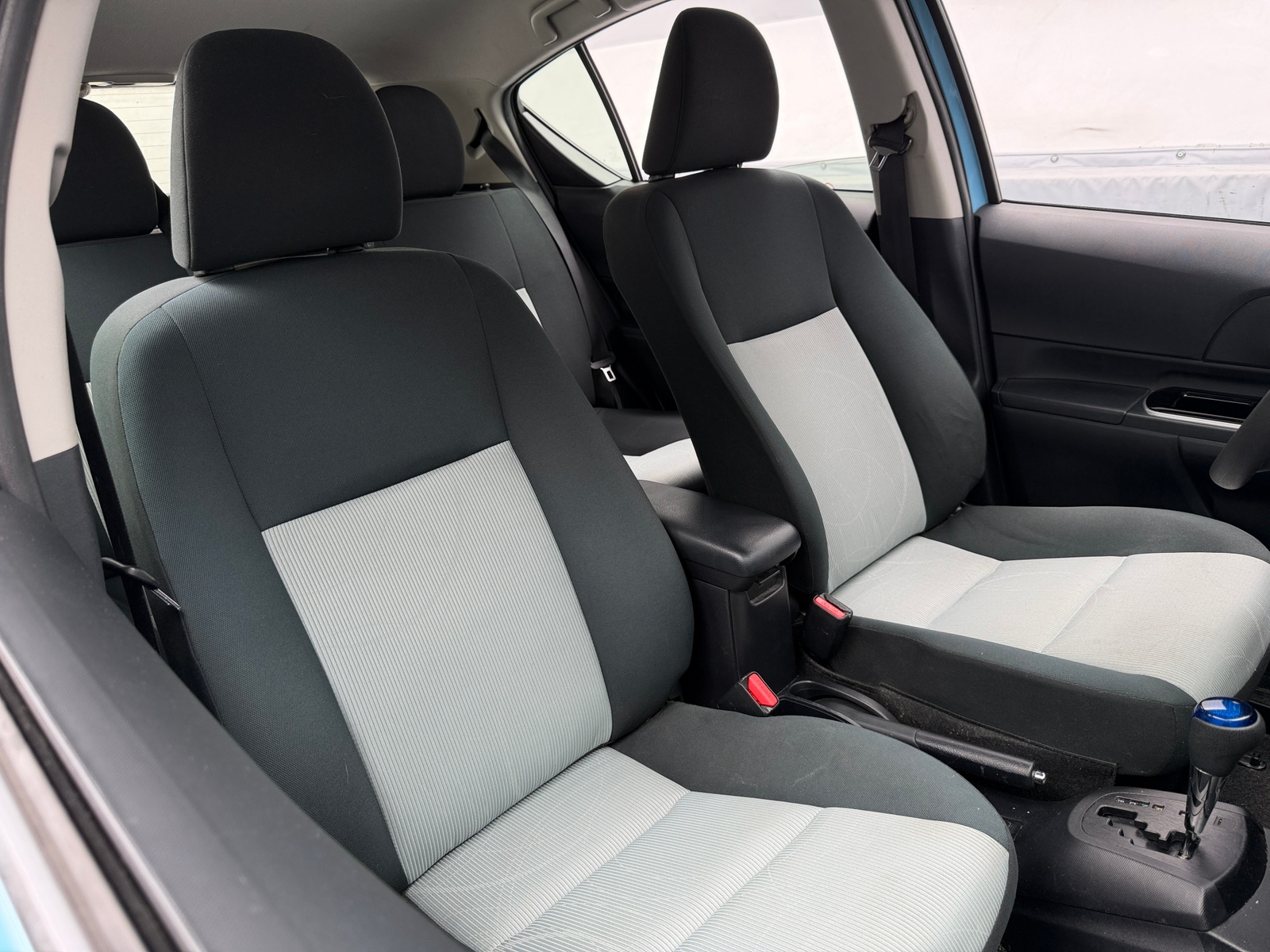 Thumbnail: 2015 Toyota Prius c - 2