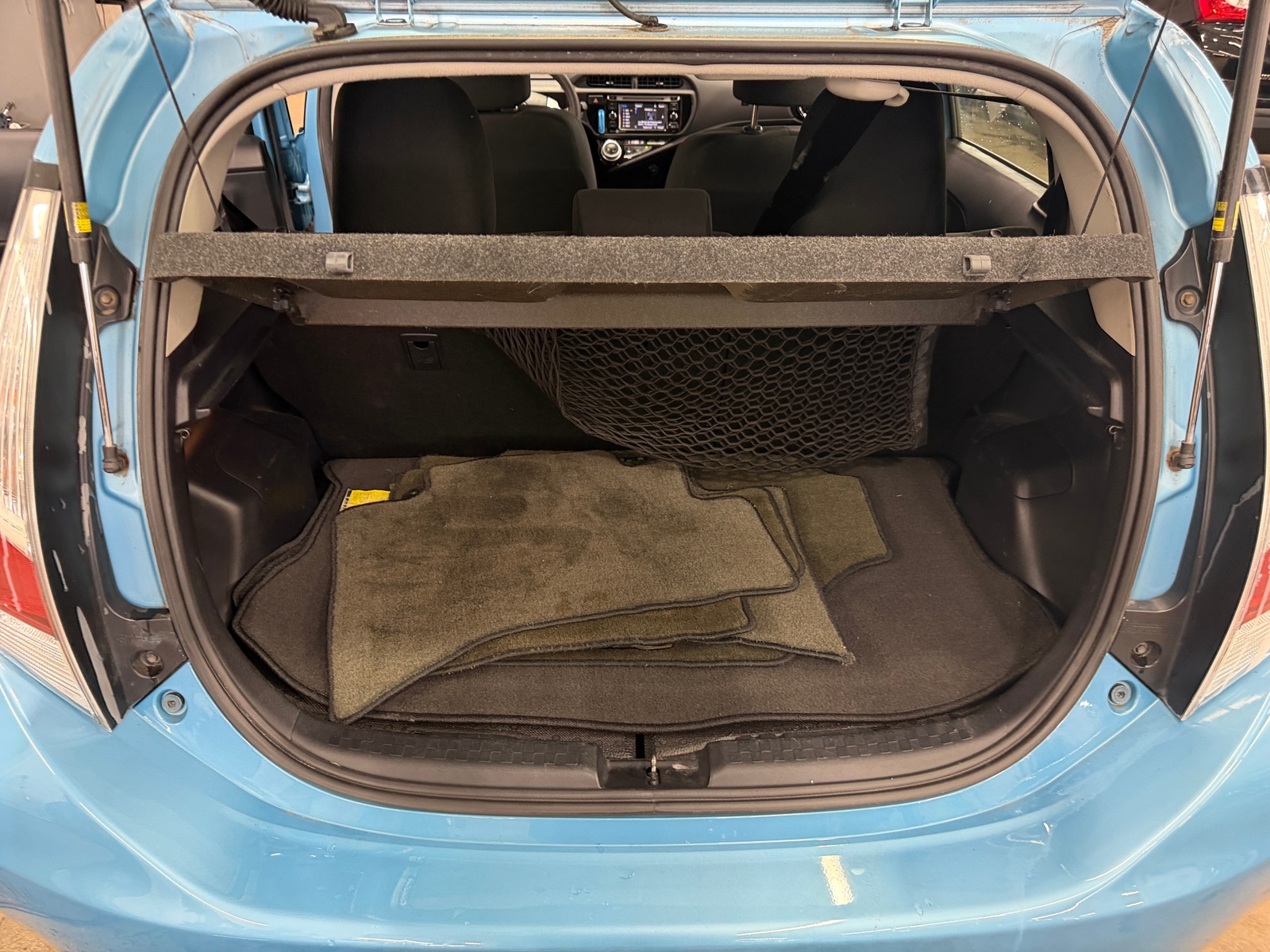Thumbnail: 2015 Toyota Prius c - 7