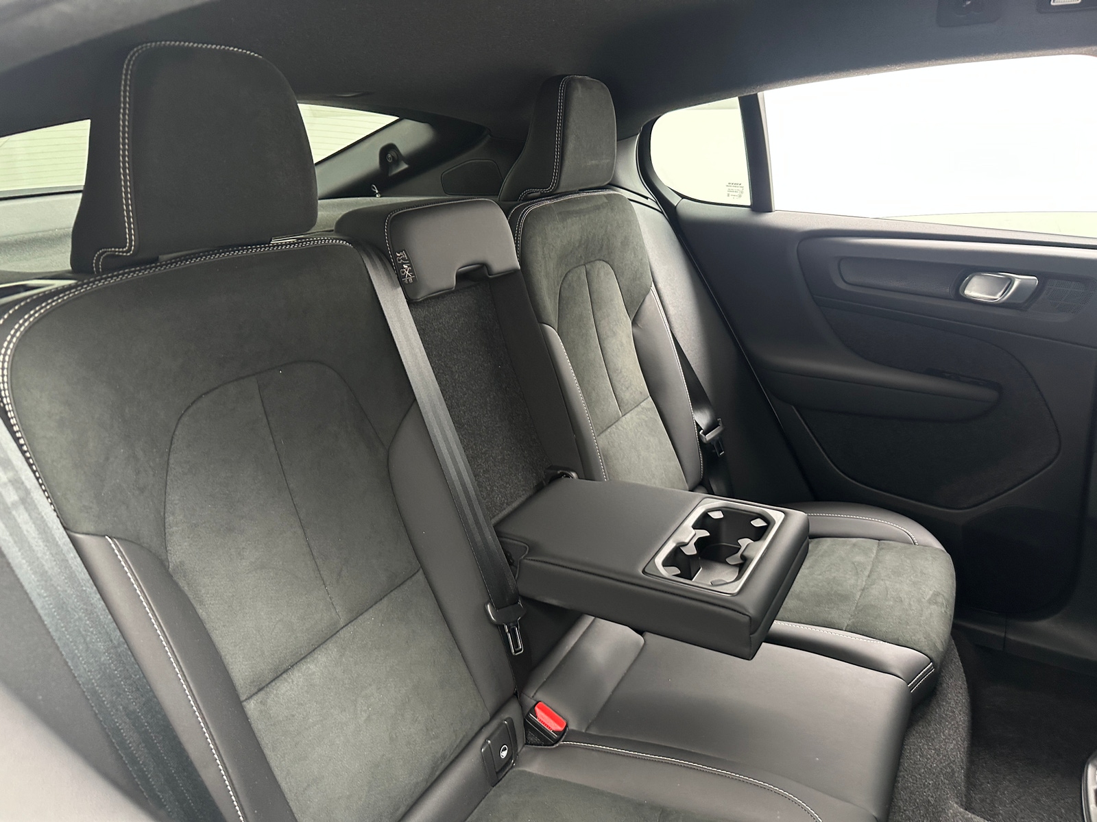 Thumbnail: 2023 Volvo C40 - 5