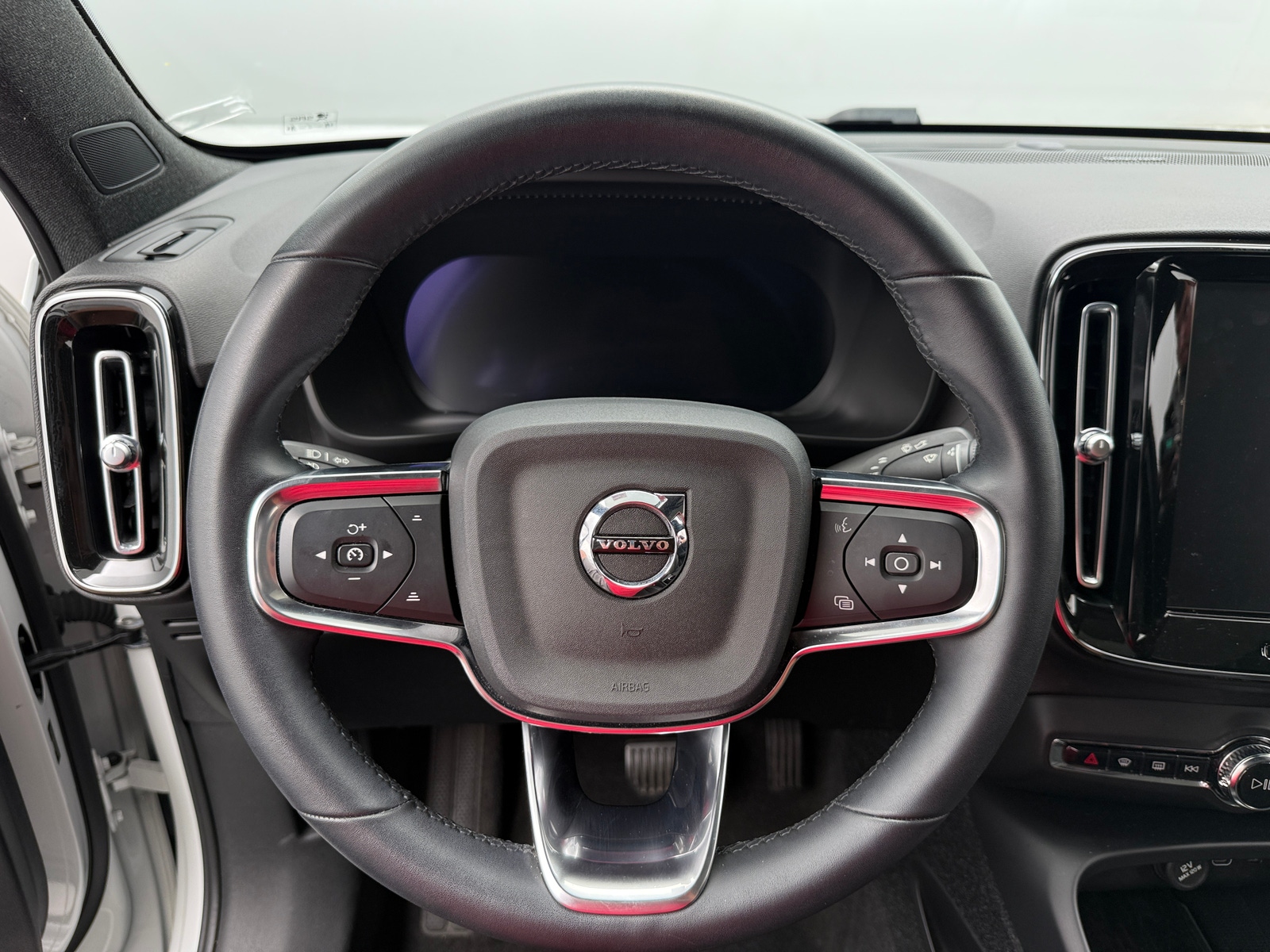Thumbnail: 2023 Volvo C40 - 4