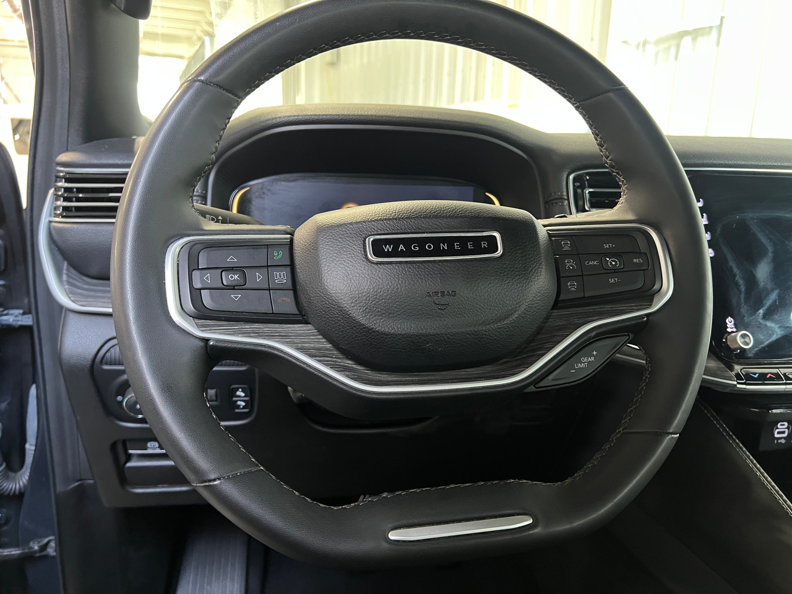 Thumbnail: 2024 Jeep Wagoneer - 4