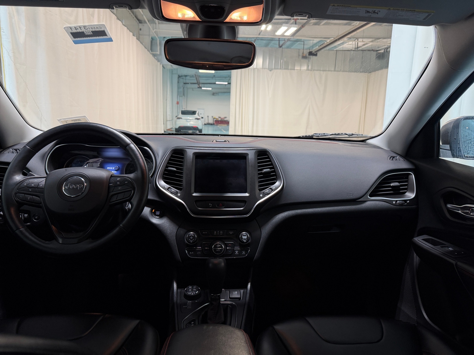 Thumbnail: 2019 Jeep Cherokee - 3