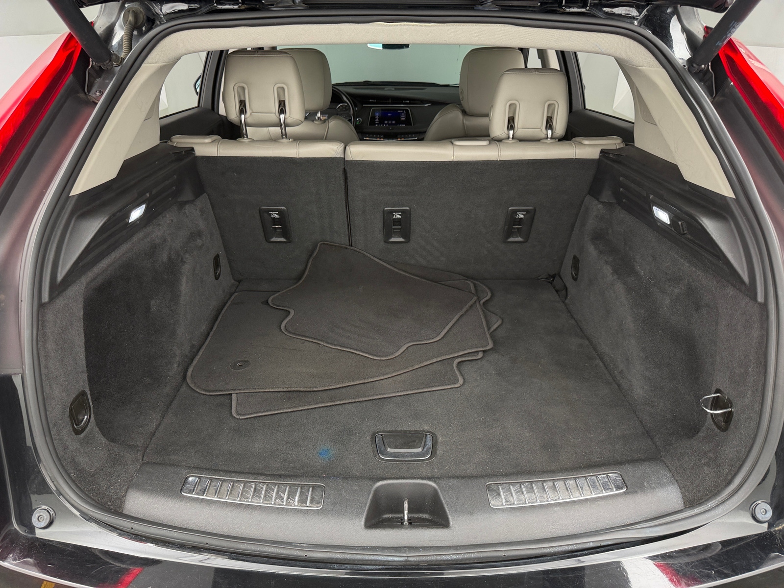 Thumbnail: 2019 Cadillac XT4 - 6