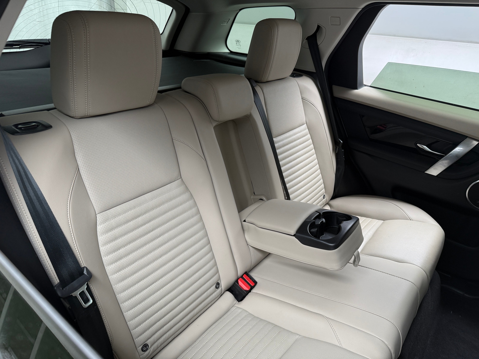 Thumbnail: 2023 Land Rover Discovery Sport - 5