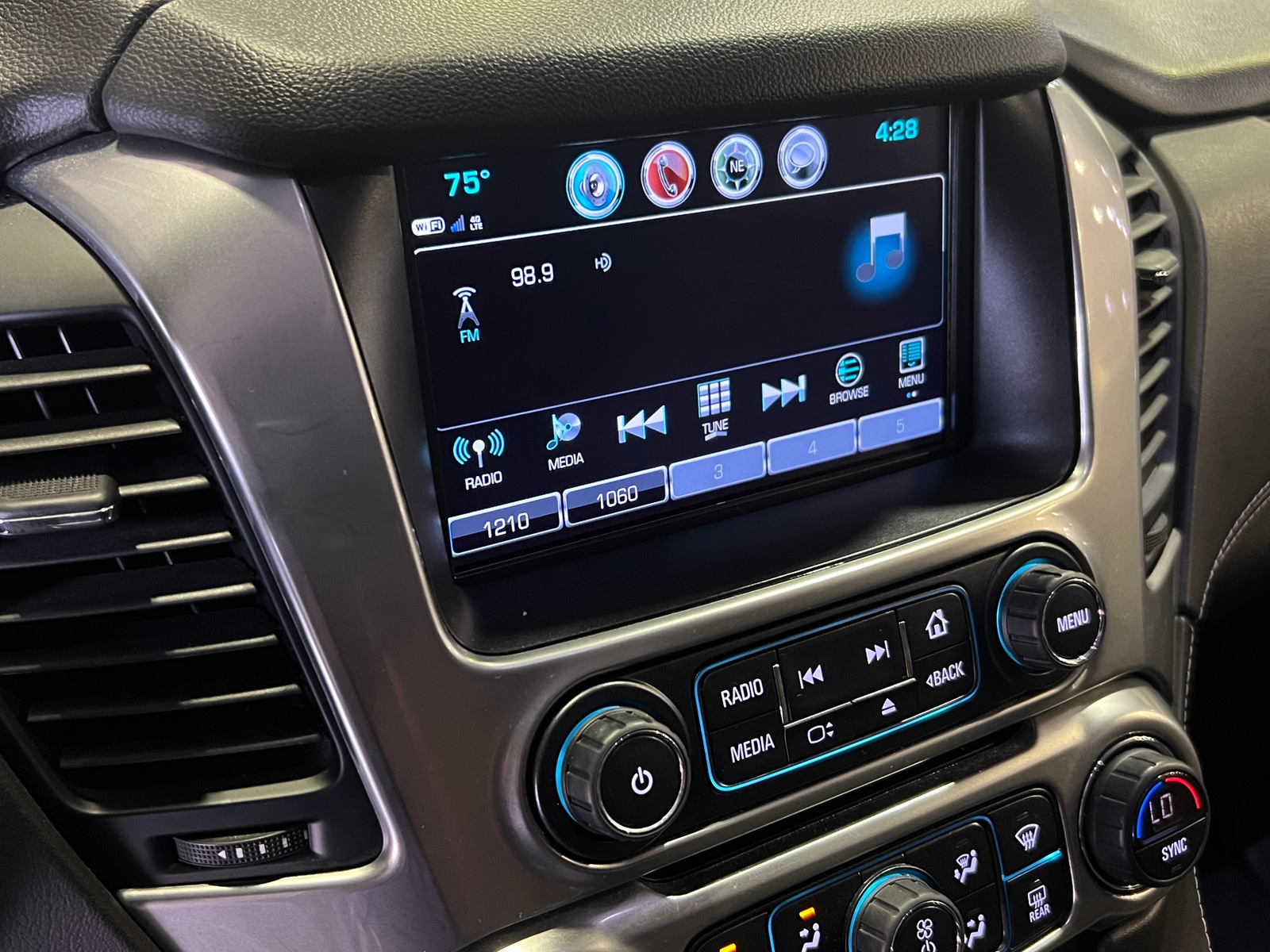 Thumbnail: 2019 Chevrolet Tahoe - 4