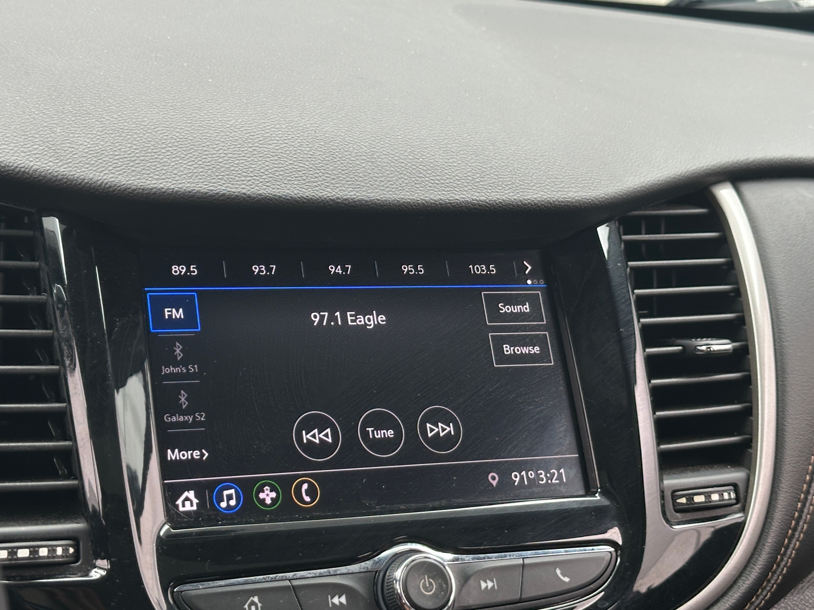 Thumbnail: 2020 Chevrolet Trax - 3