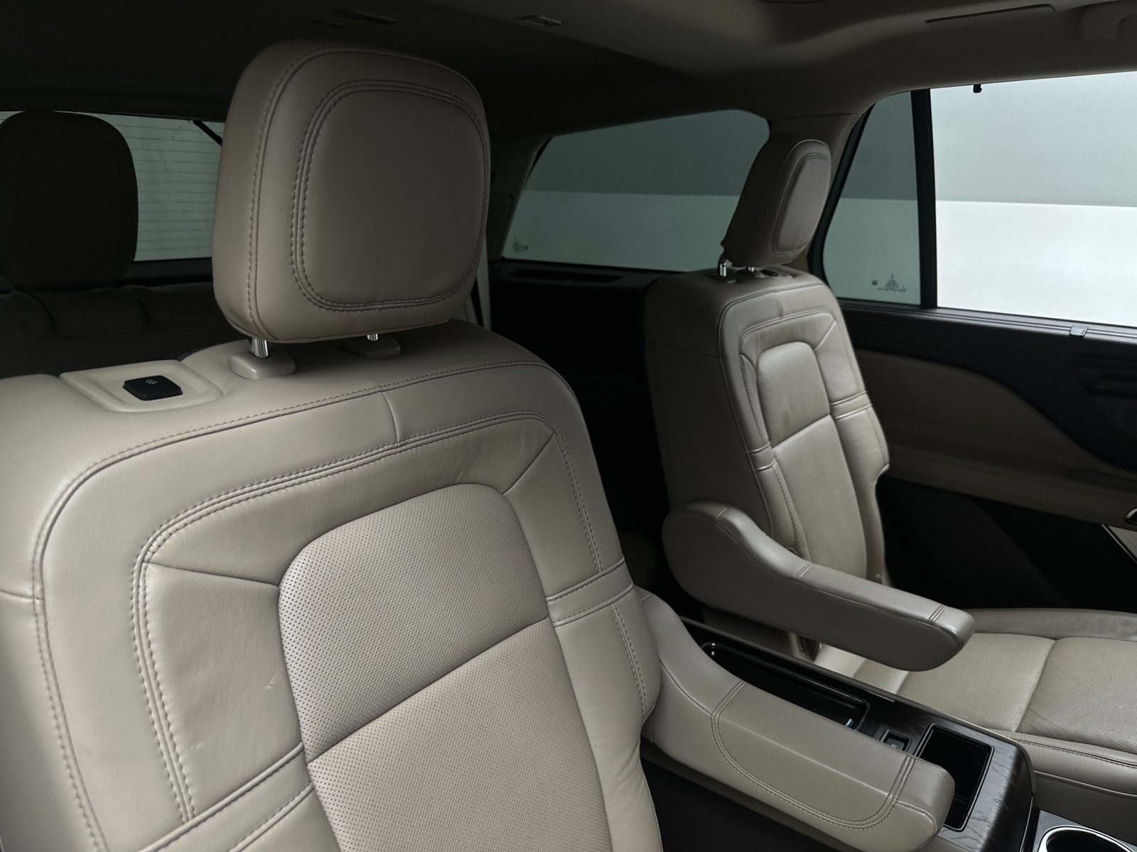 Thumbnail: 2022 Lincoln Aviator - 5