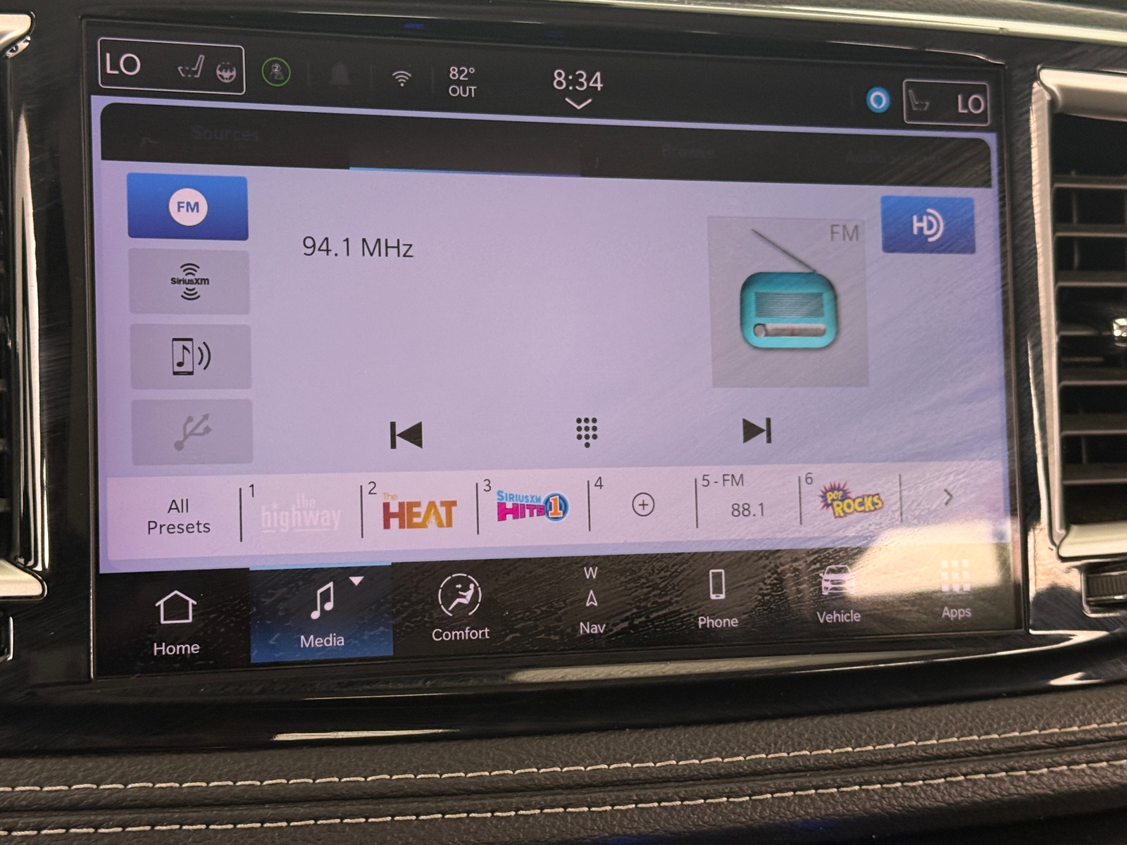 Thumbnail: 2024 Chrysler Pacifica - 3