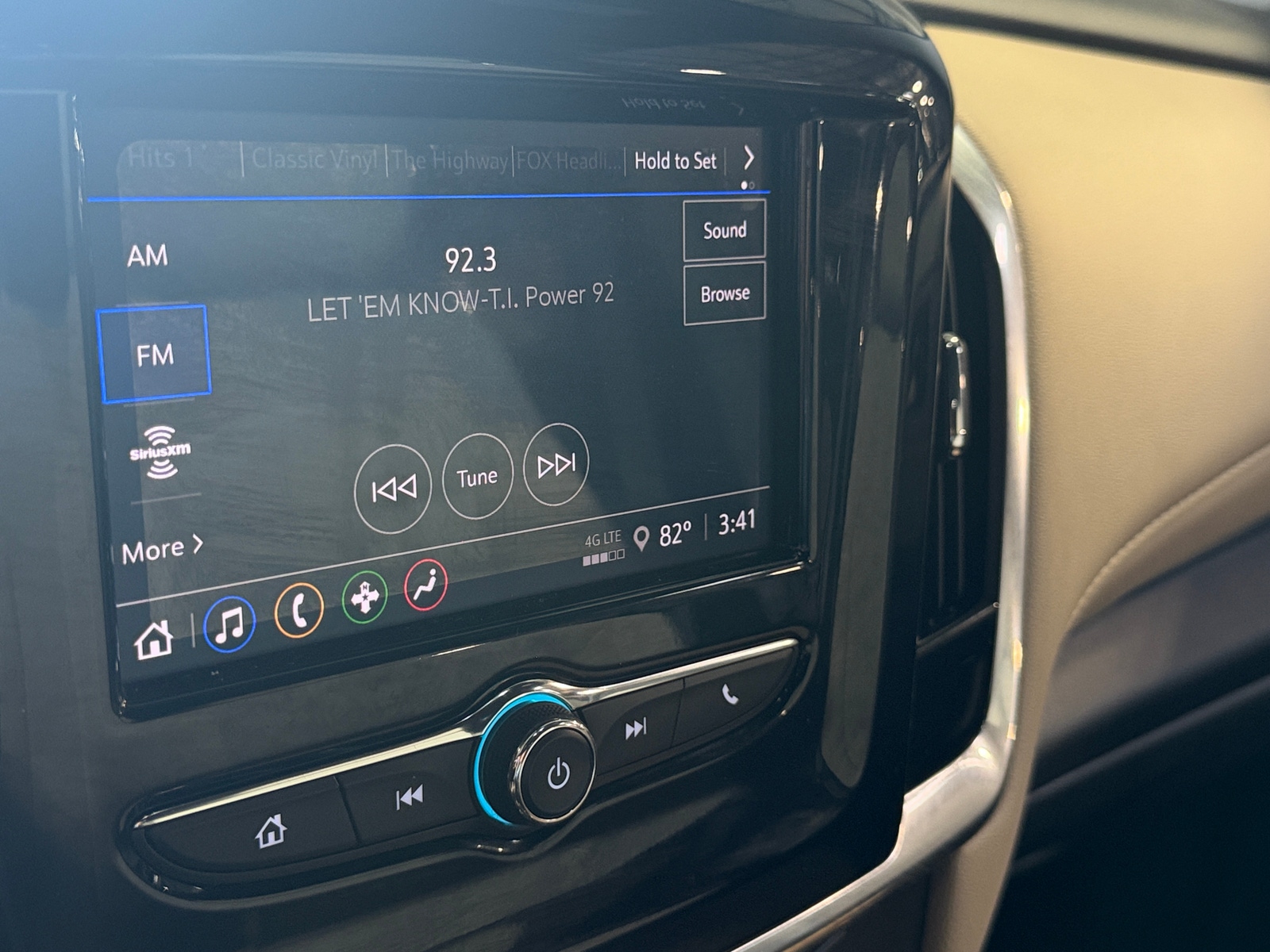Thumbnail: 2023 Chevrolet Traverse - 4