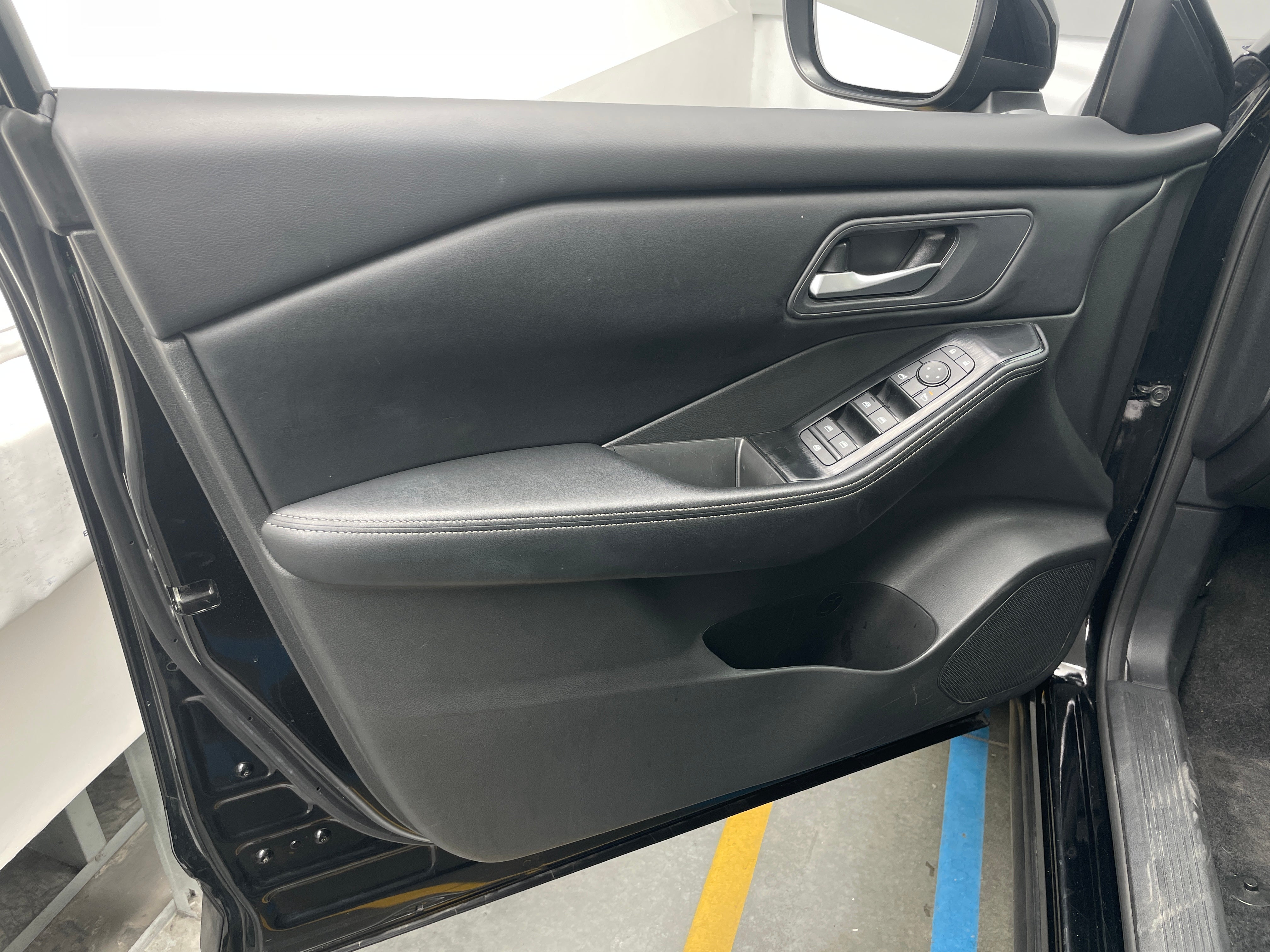2025 Nissan Rogue SV - Photo 8