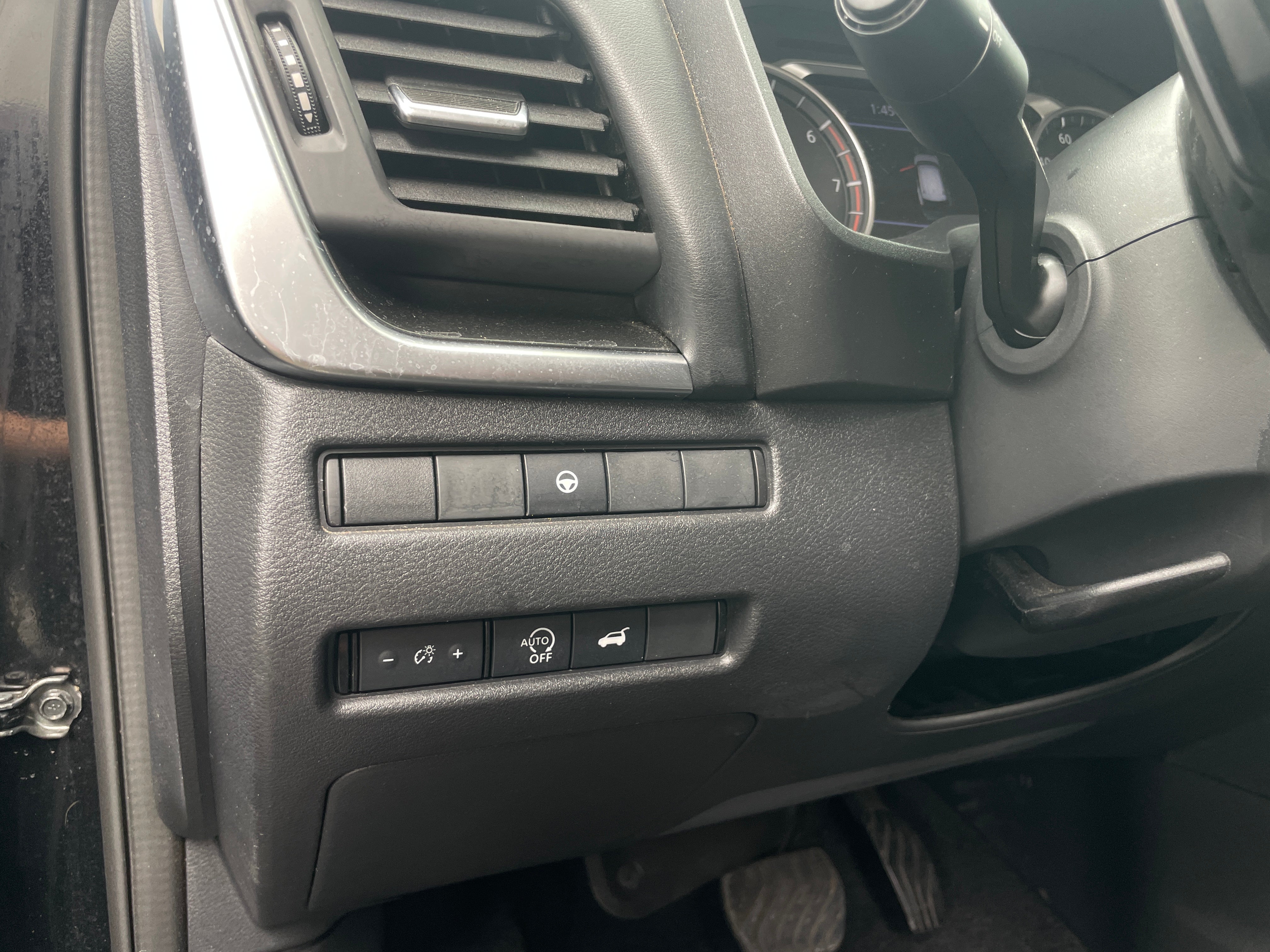 2025 Nissan Rogue SV - Photo 11
