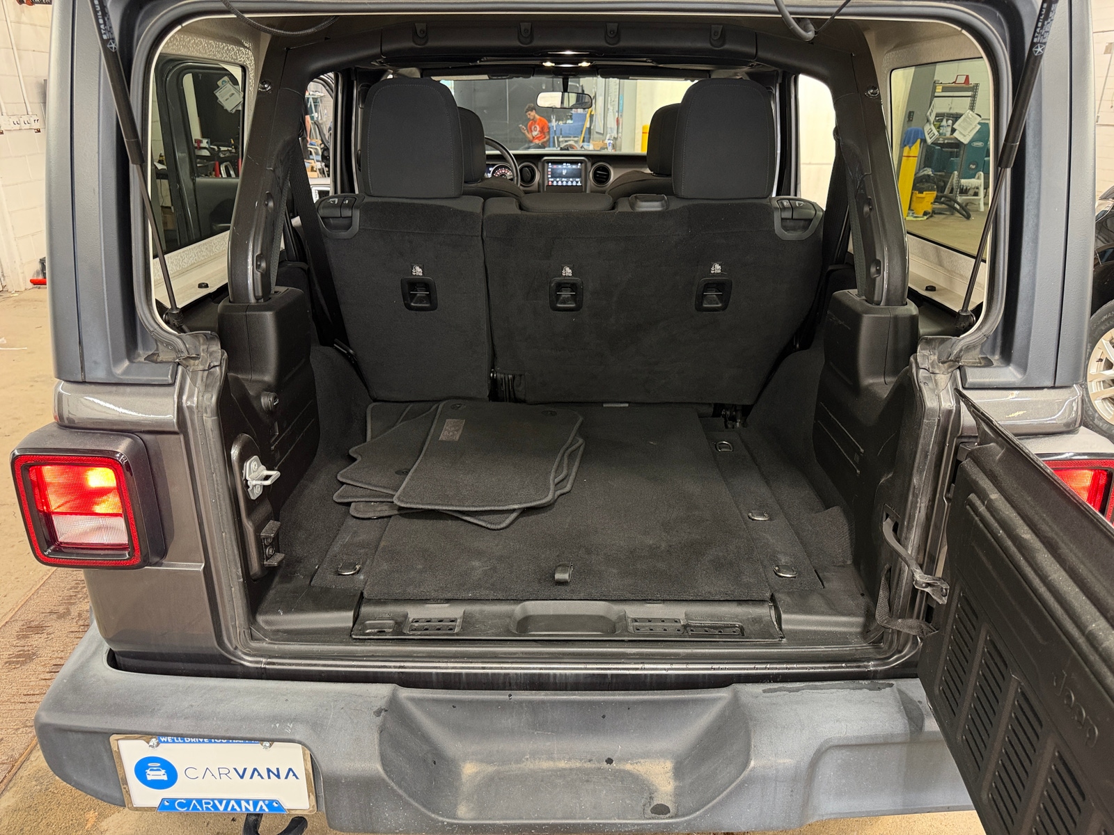 Thumbnail: 2019 Jeep Wrangler - 7
