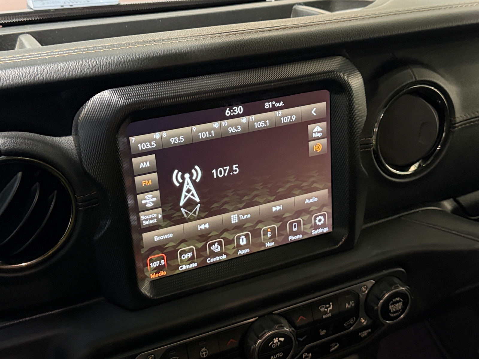 Thumbnail: 2021 Jeep Wrangler - 3