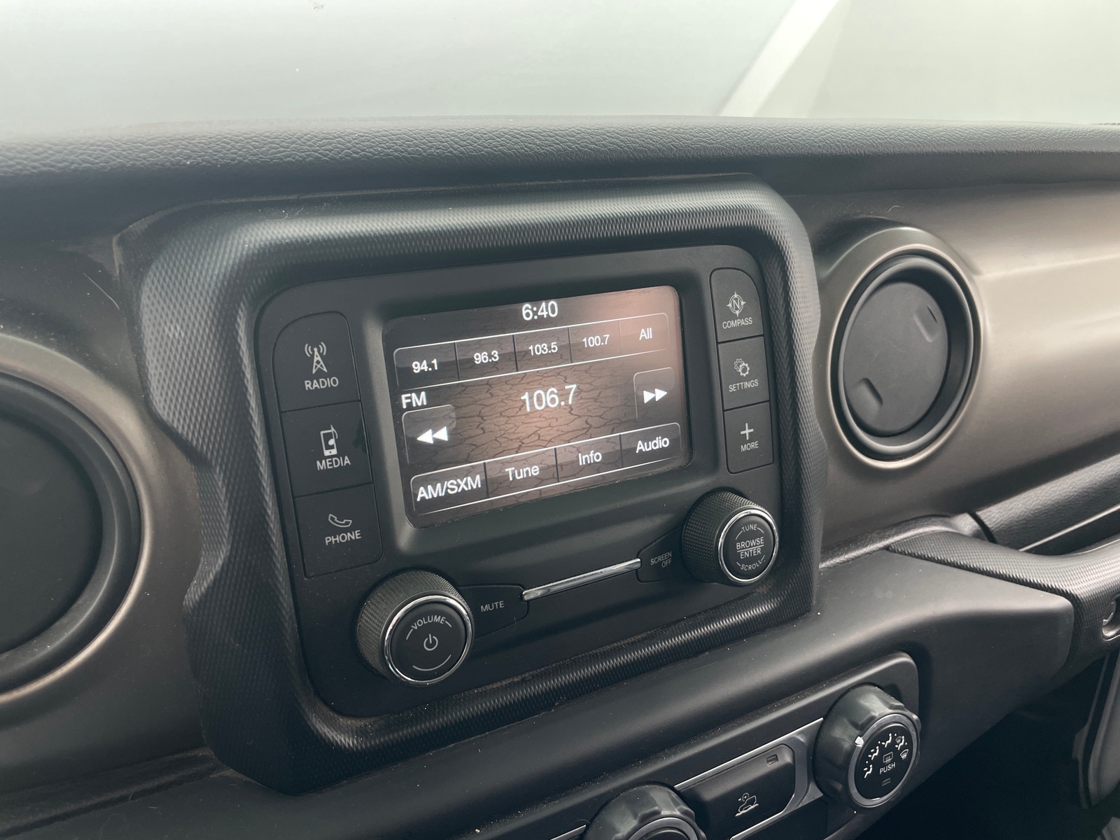 Thumbnail: 2020 Jeep Gladiator - 4
